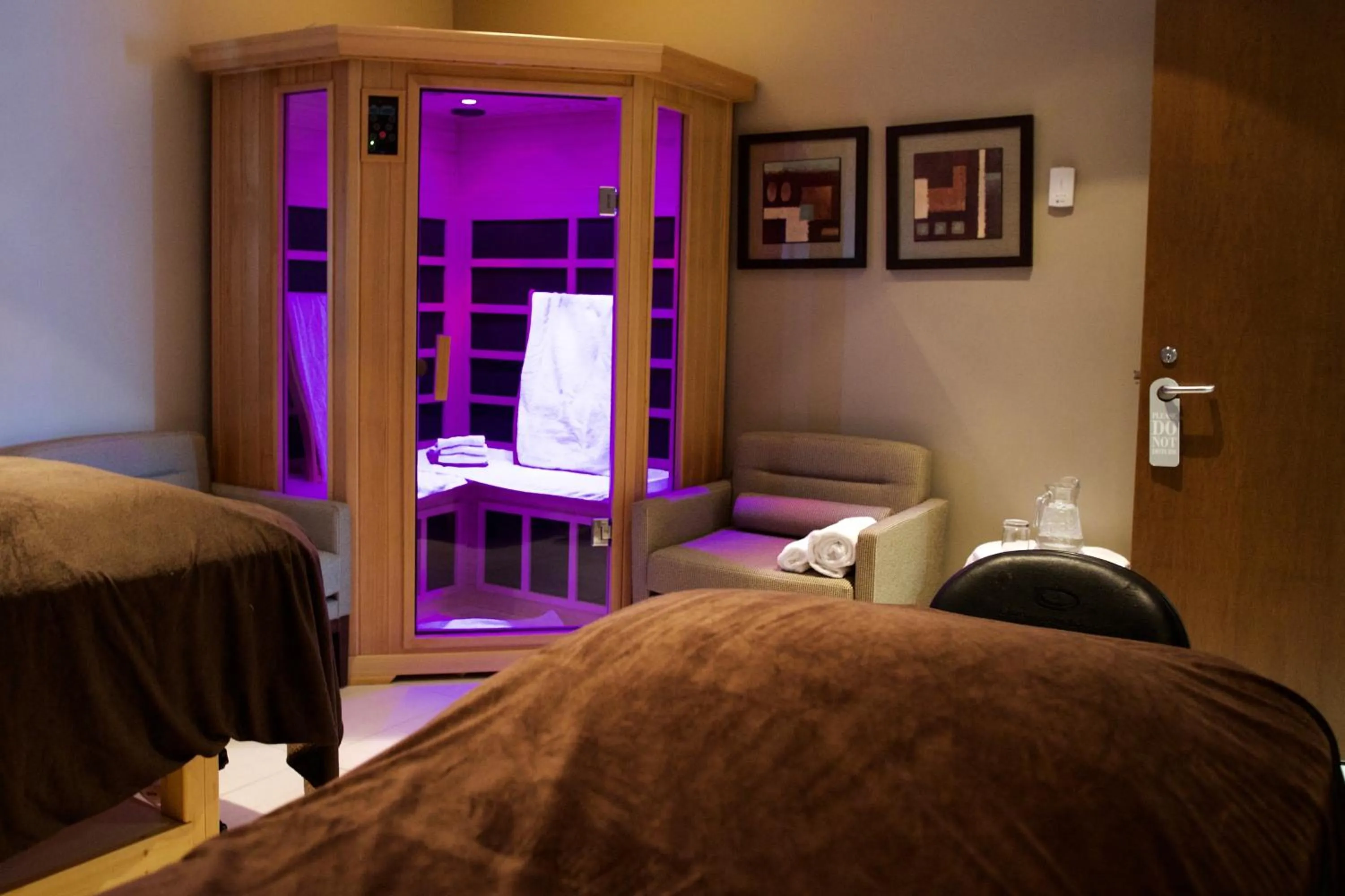 Sauna, Bed in Hotel Casino New Nouveau Brunswick