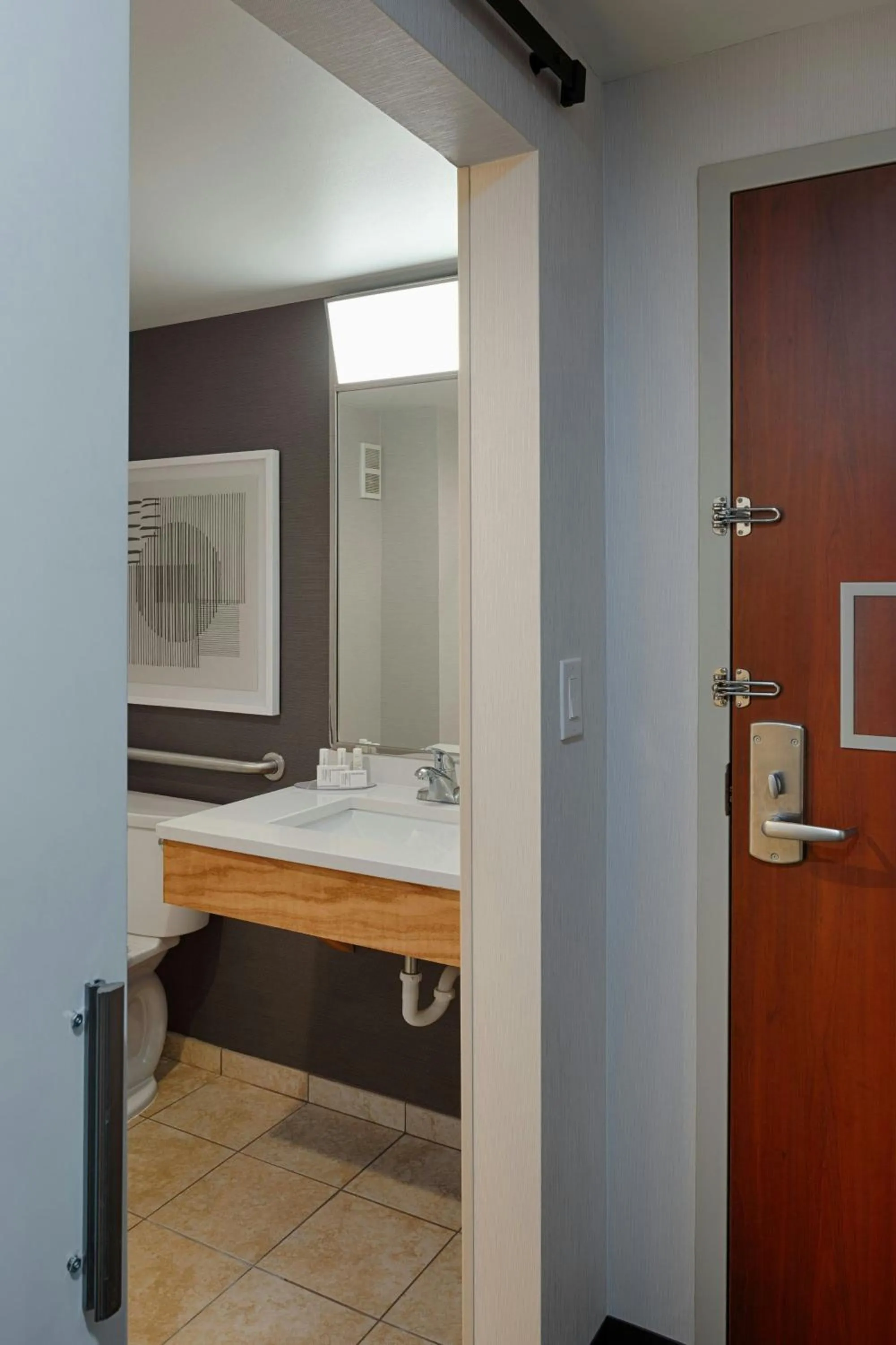 Bathroom in Courtyard by Marriott Springfield Downtown