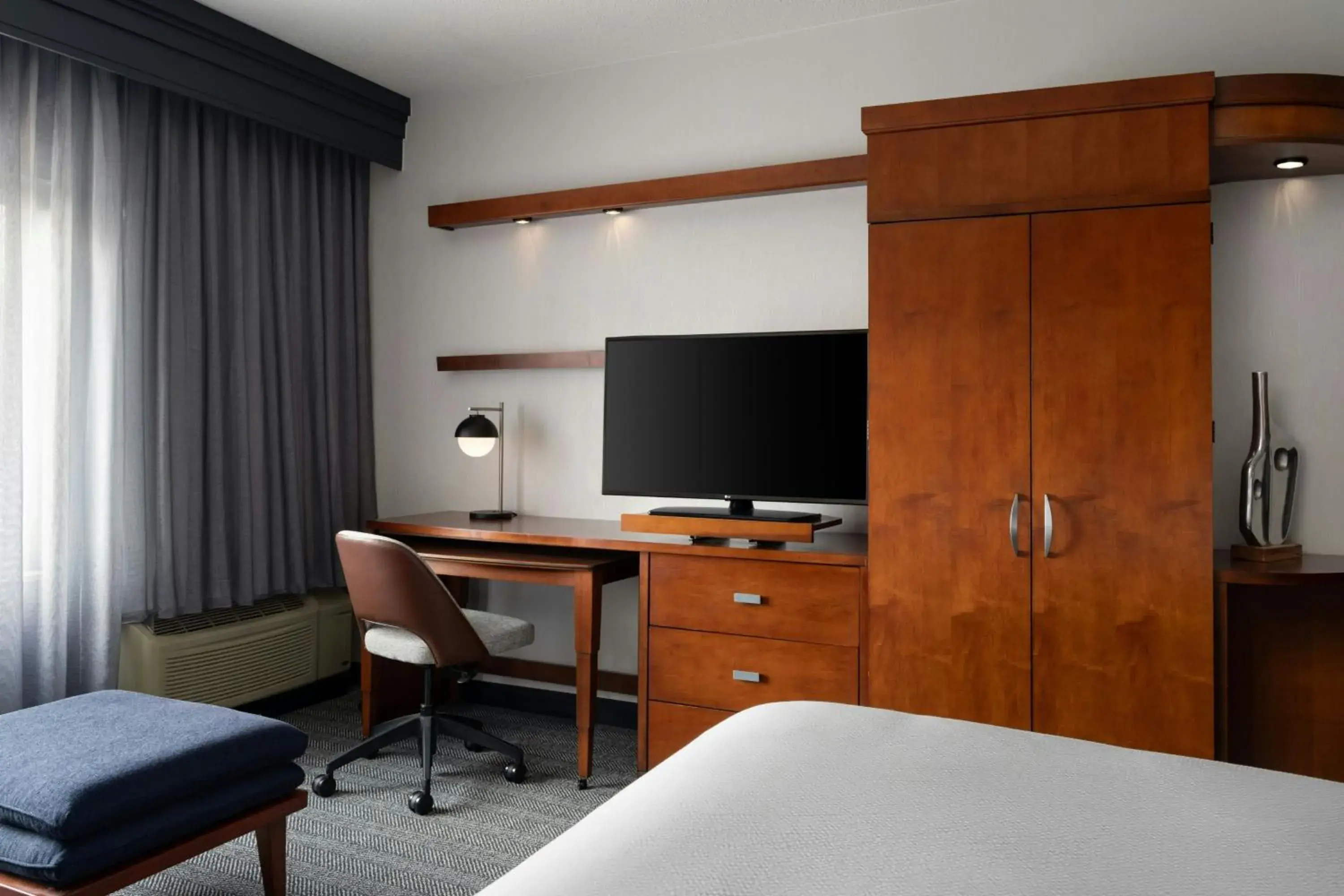 King Room with Sofa Bed in Courtyard Dayton-University of Dayton King Room with Sofa Bed in Courtyard Dayton-University of Dayton