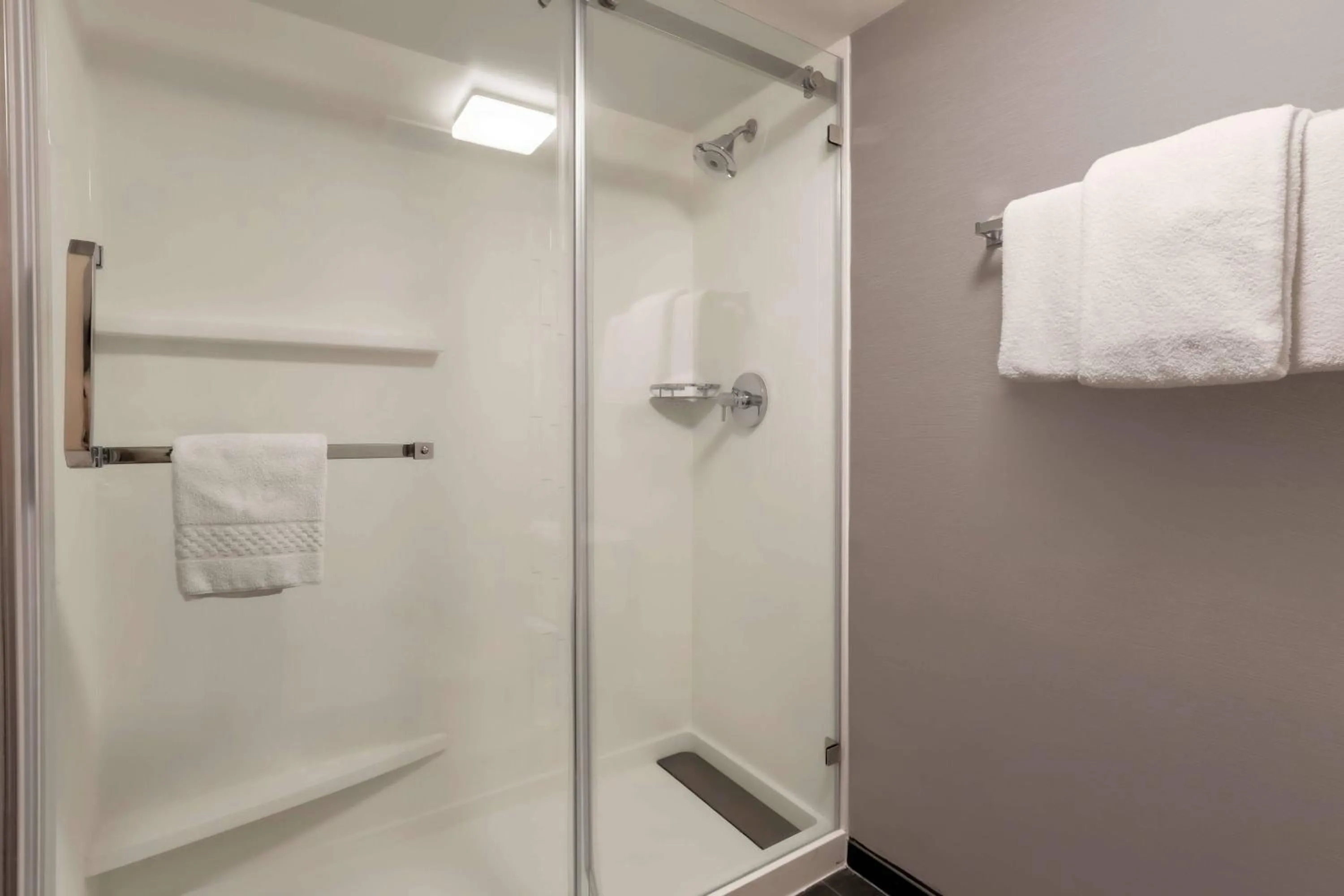 Bathroom in Courtyard by Marriott Denver Golden/Red Rocks