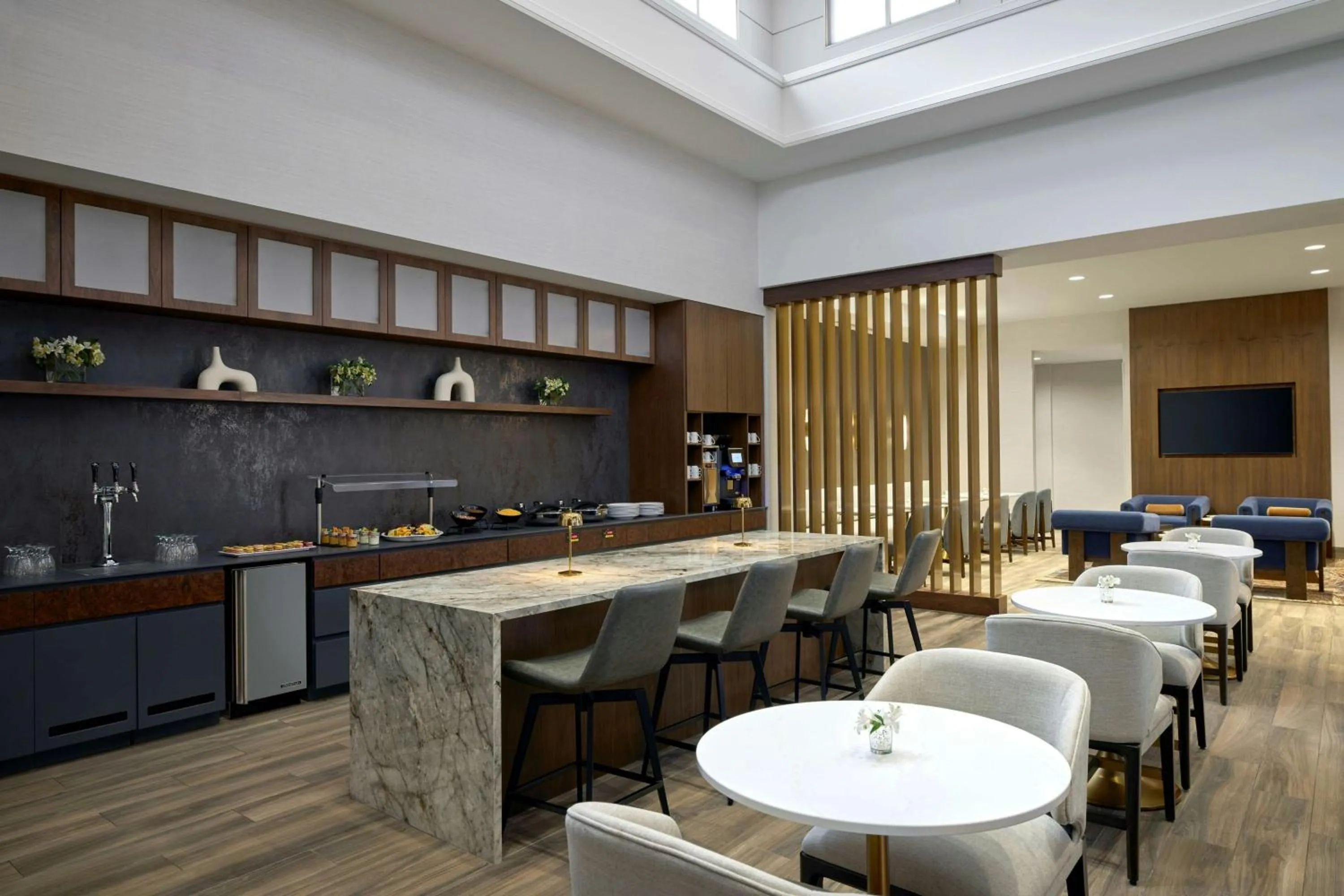 Lounge or bar in Denver Airport Marriott at Gateway Park