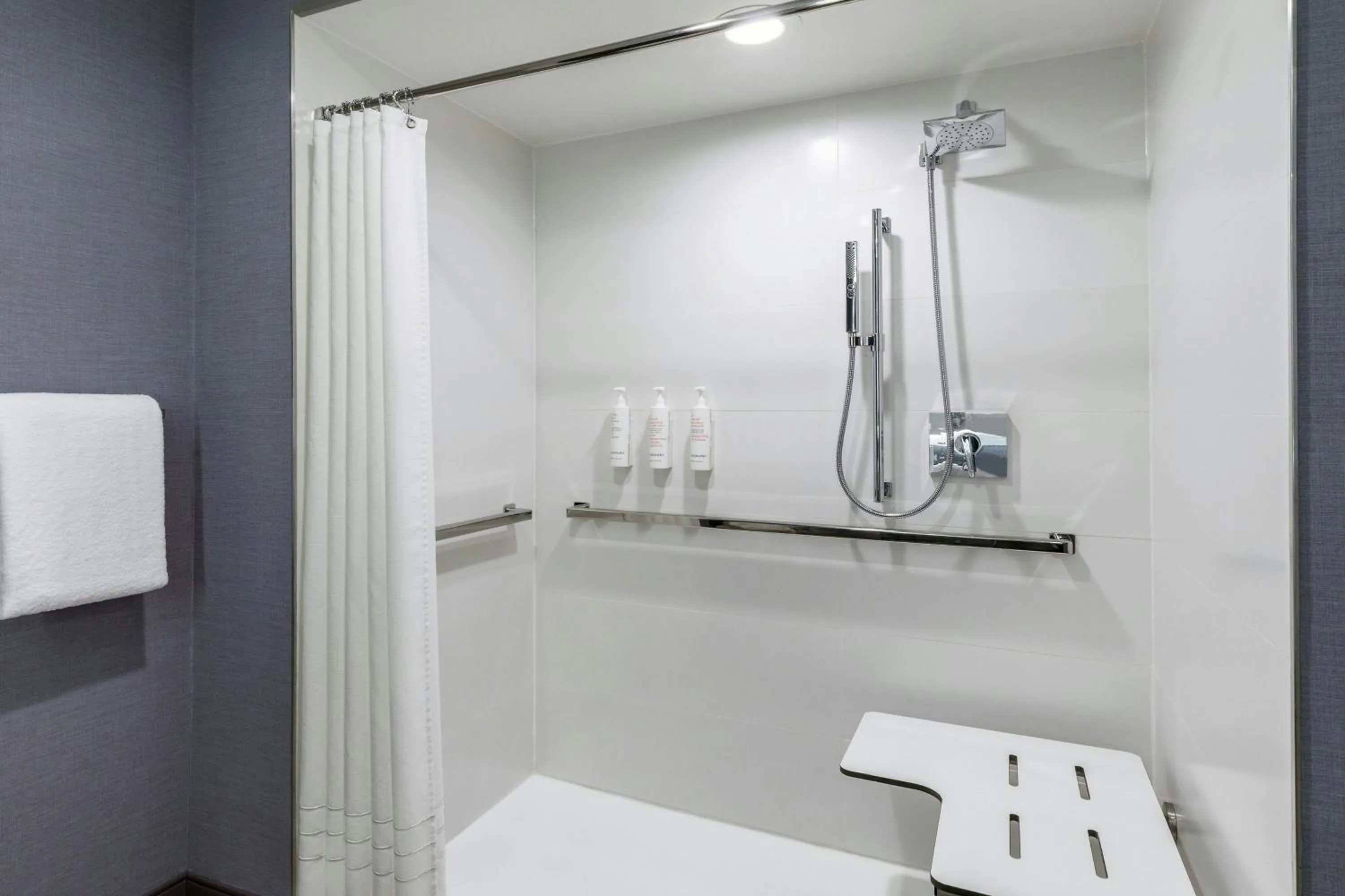 Bathroom in Denver Airport Marriott at Gateway Park