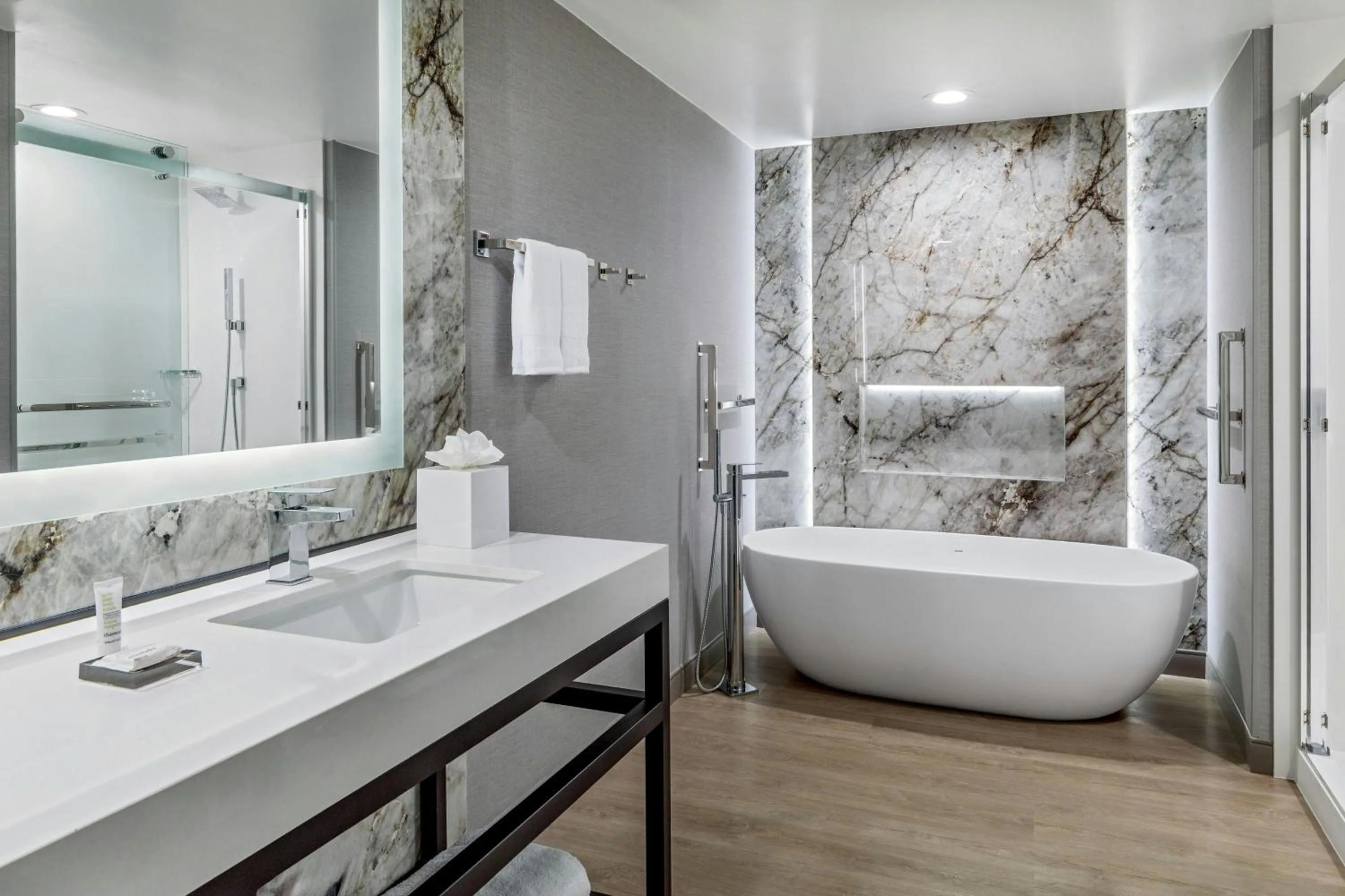 Bathroom in Denver Airport Marriott at Gateway Park