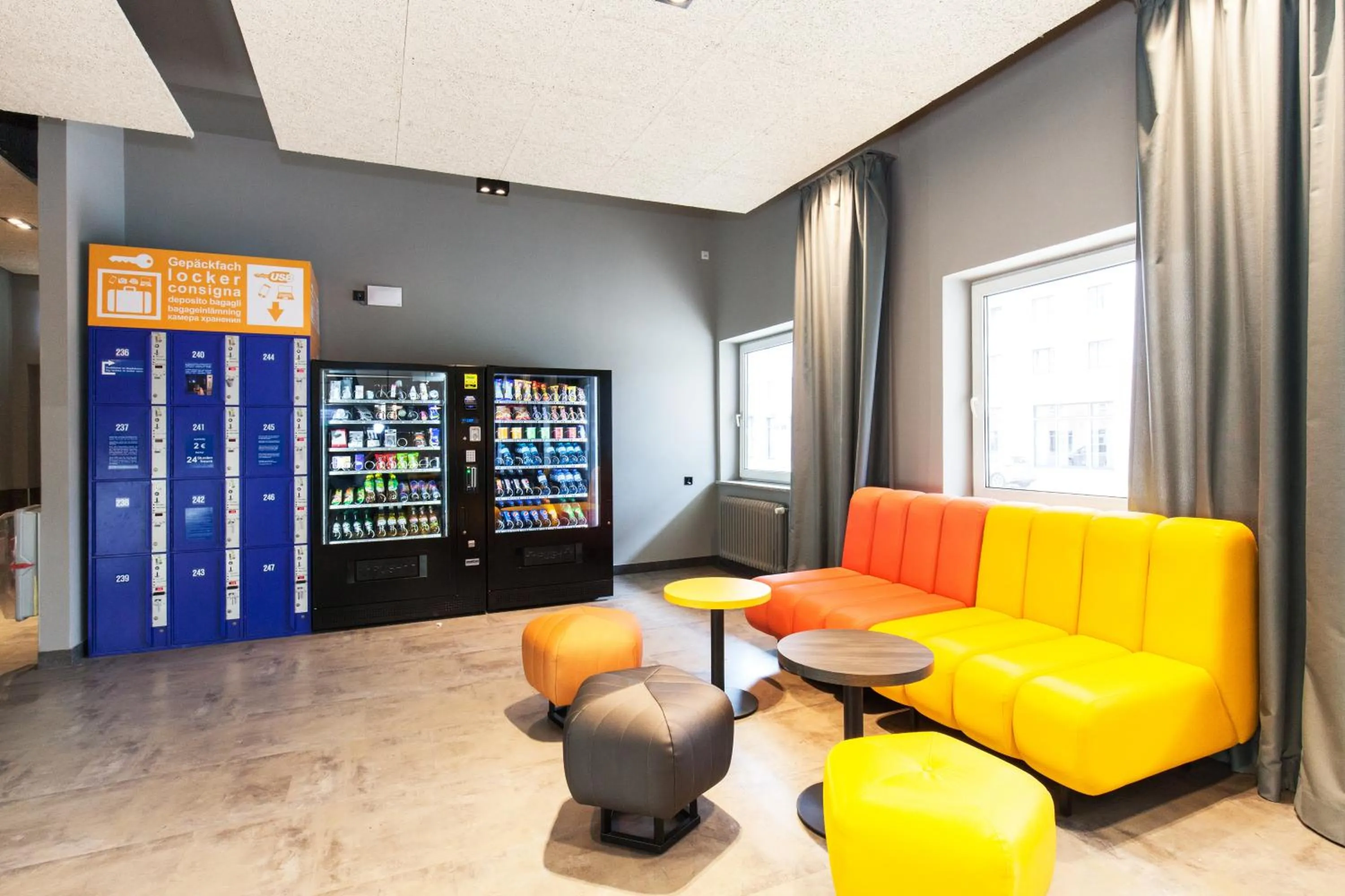 Communal lounge/ TV room in a&o Nürnberg Hauptbahnhof