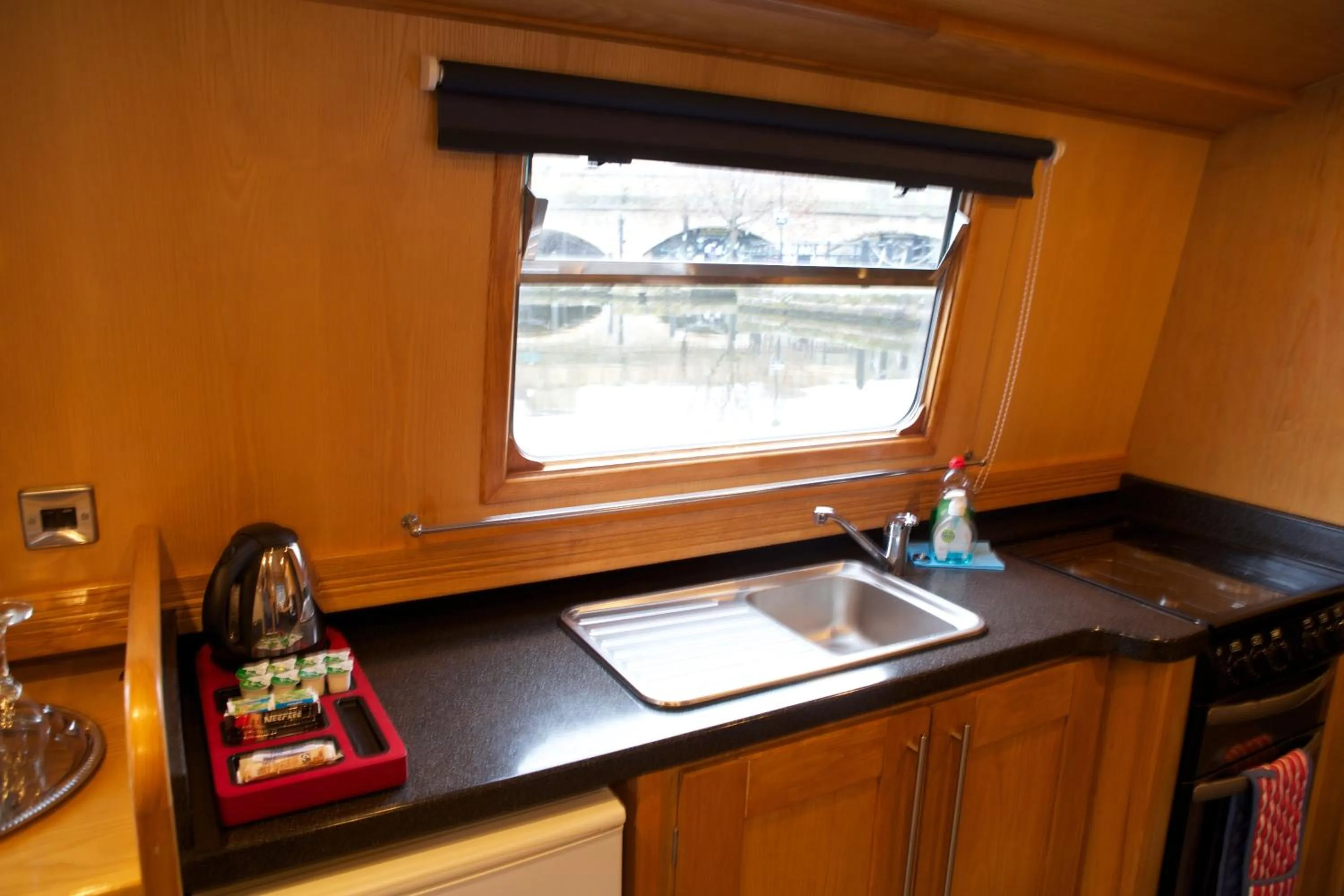 Kitchen or kitchenette in Houseboat Hotels