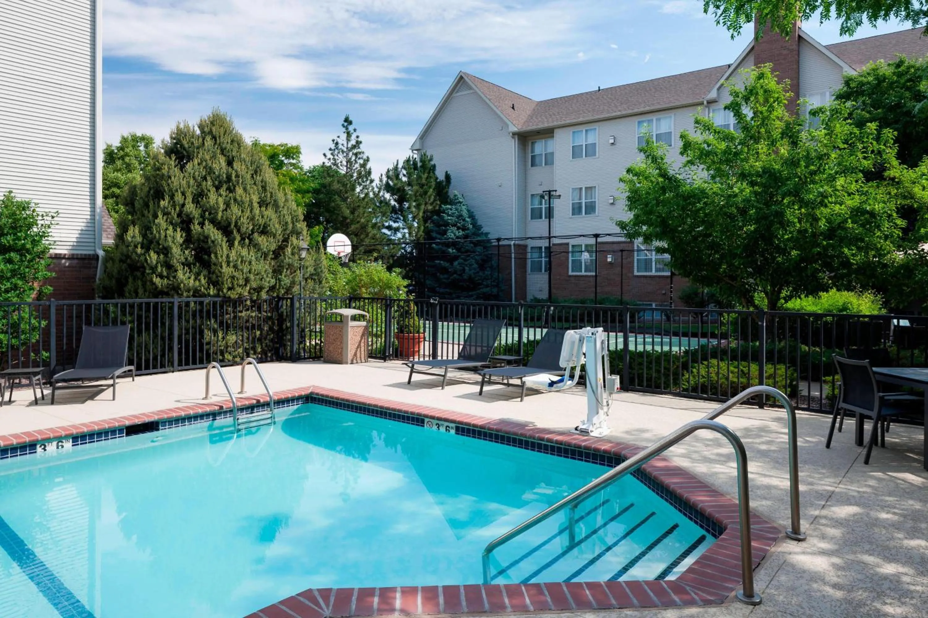 Swimming pool in Residence Inn Denver Highlands Ranch
