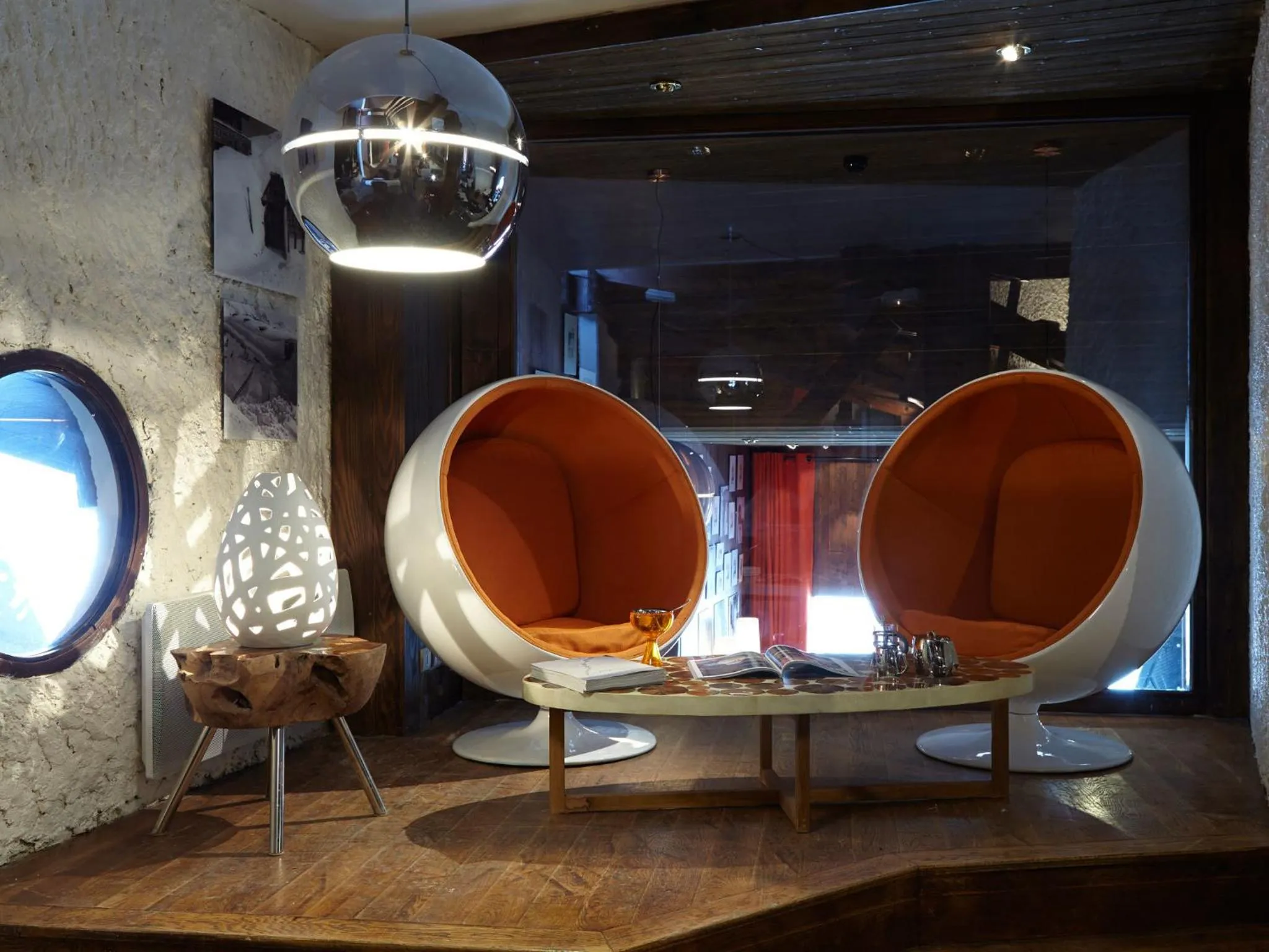 Lounge or bar in Hôtel des Dromonts by SOWELL COLLECTION
