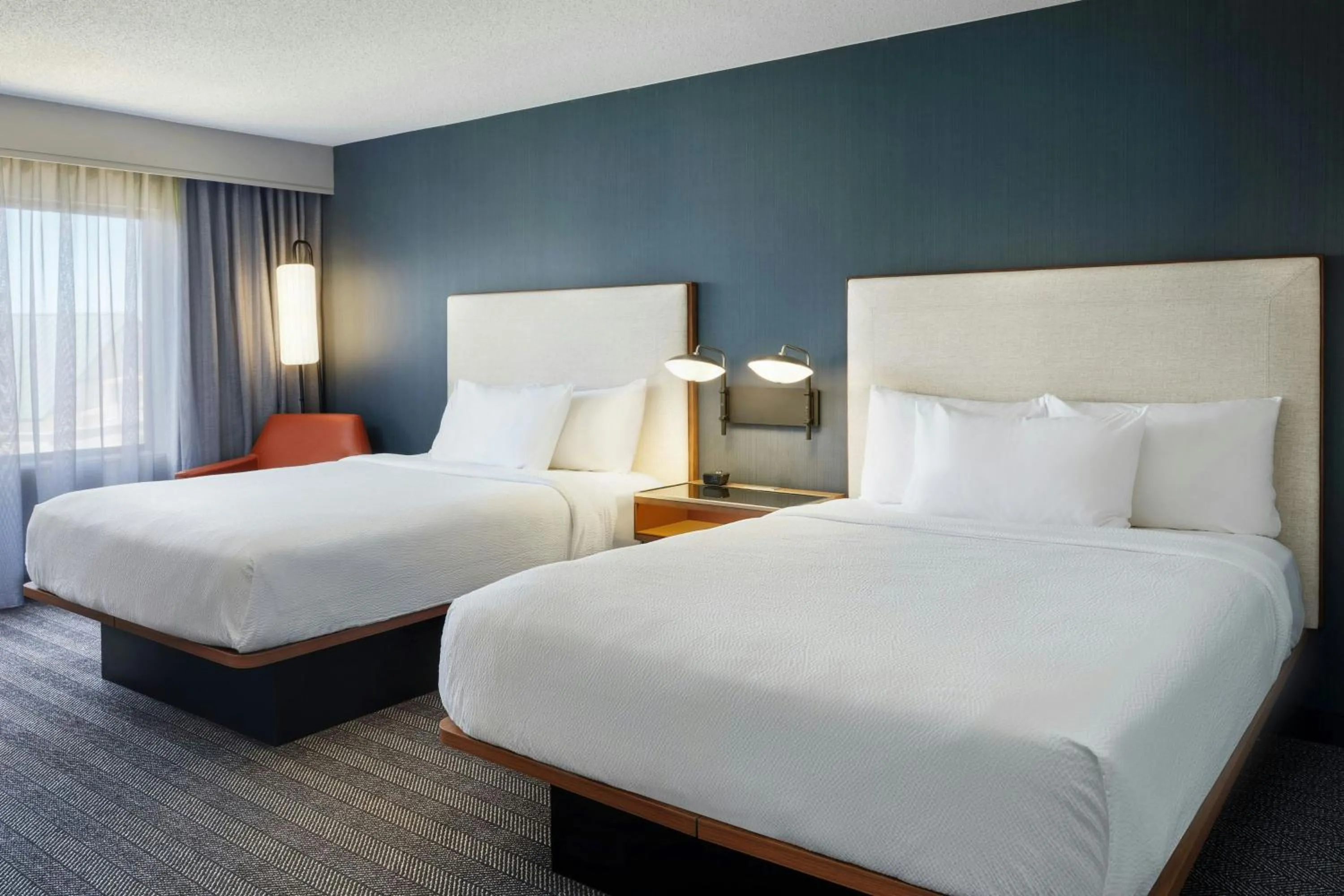 Photo of the whole room, Bed in Courtyard Boulder Longmont