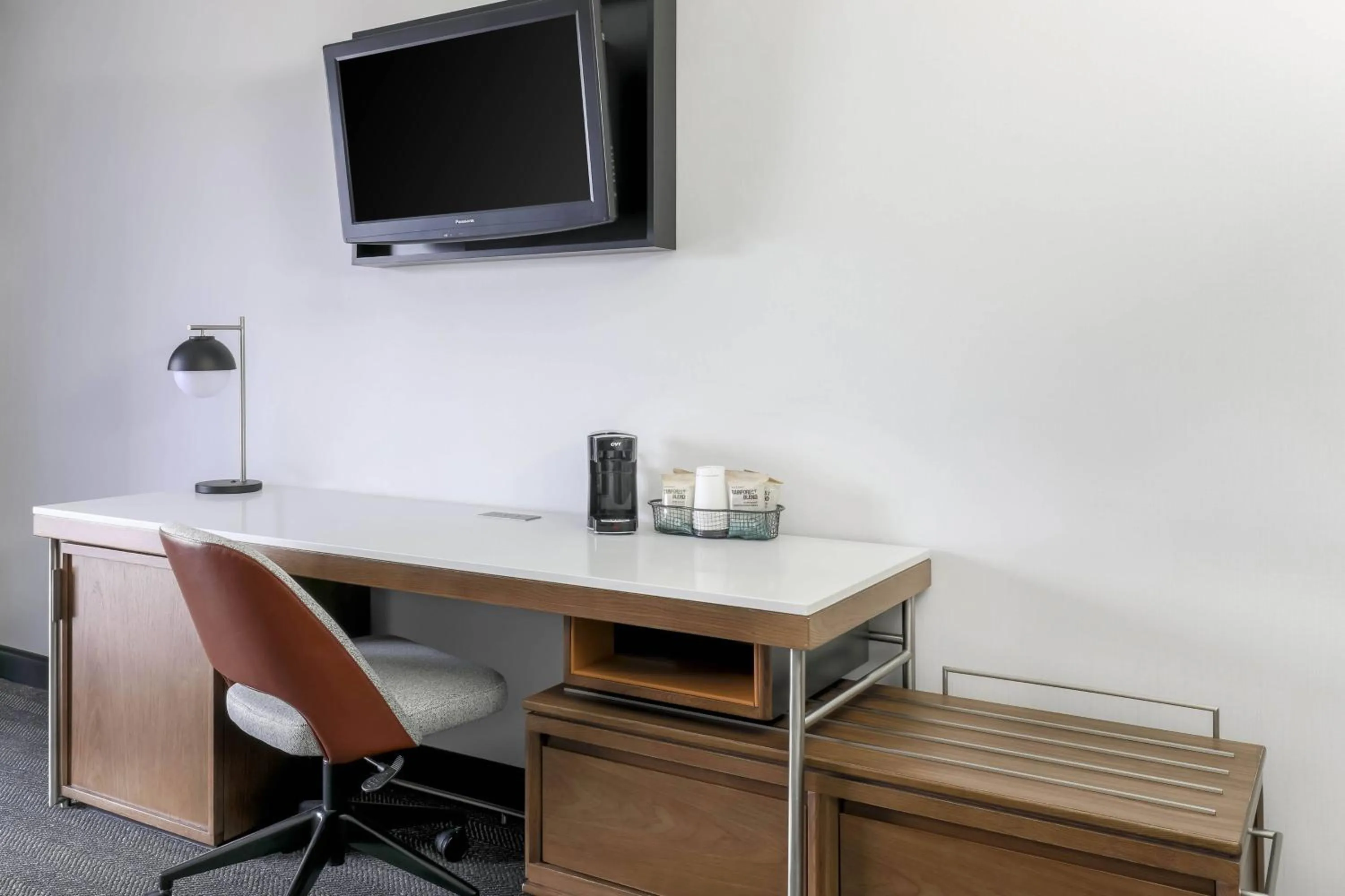 Photo of the whole room in Courtyard by Marriott Boulder Broomfield