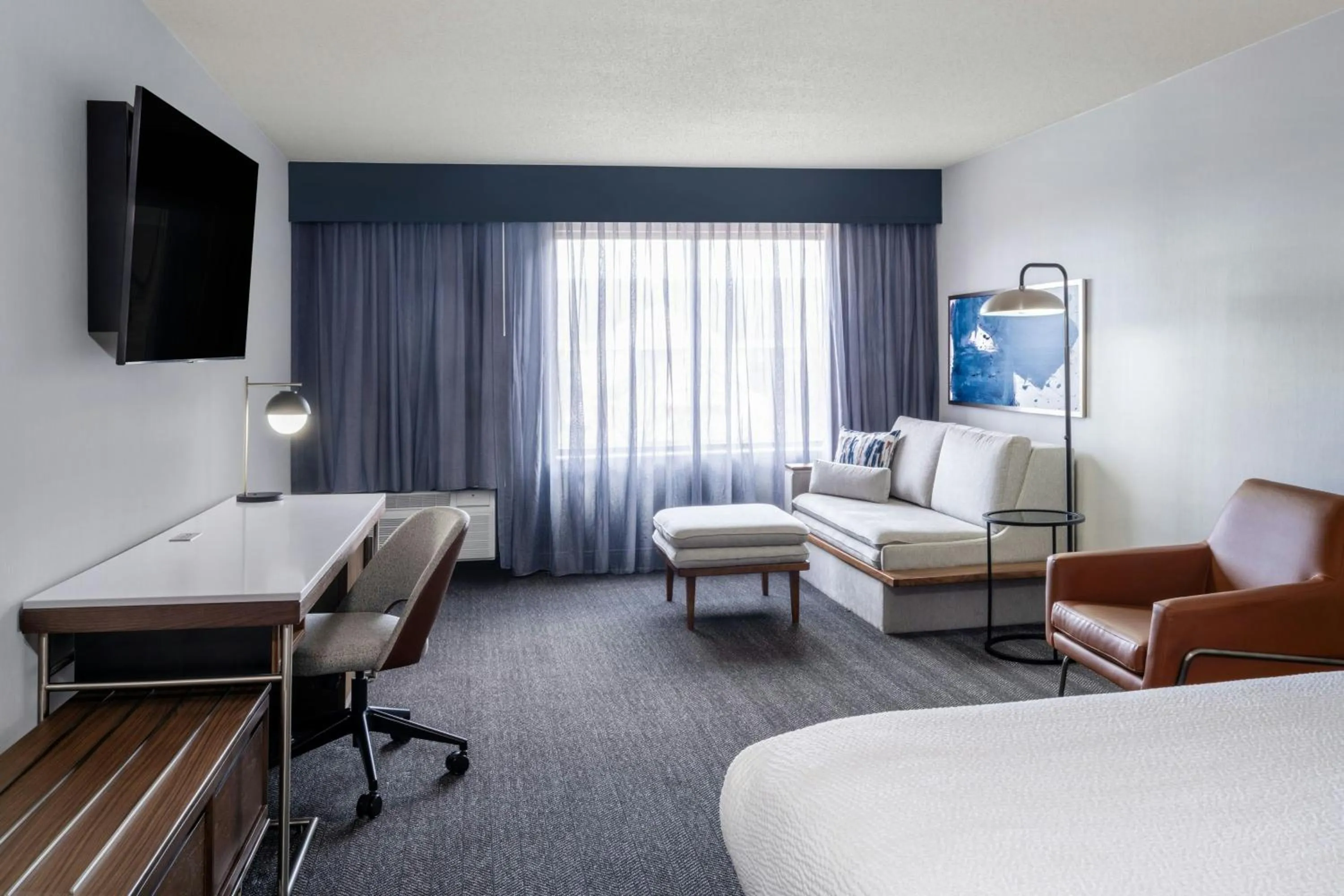 Photo of the whole room, Bed in Courtyard by Marriott Boulder Broomfield