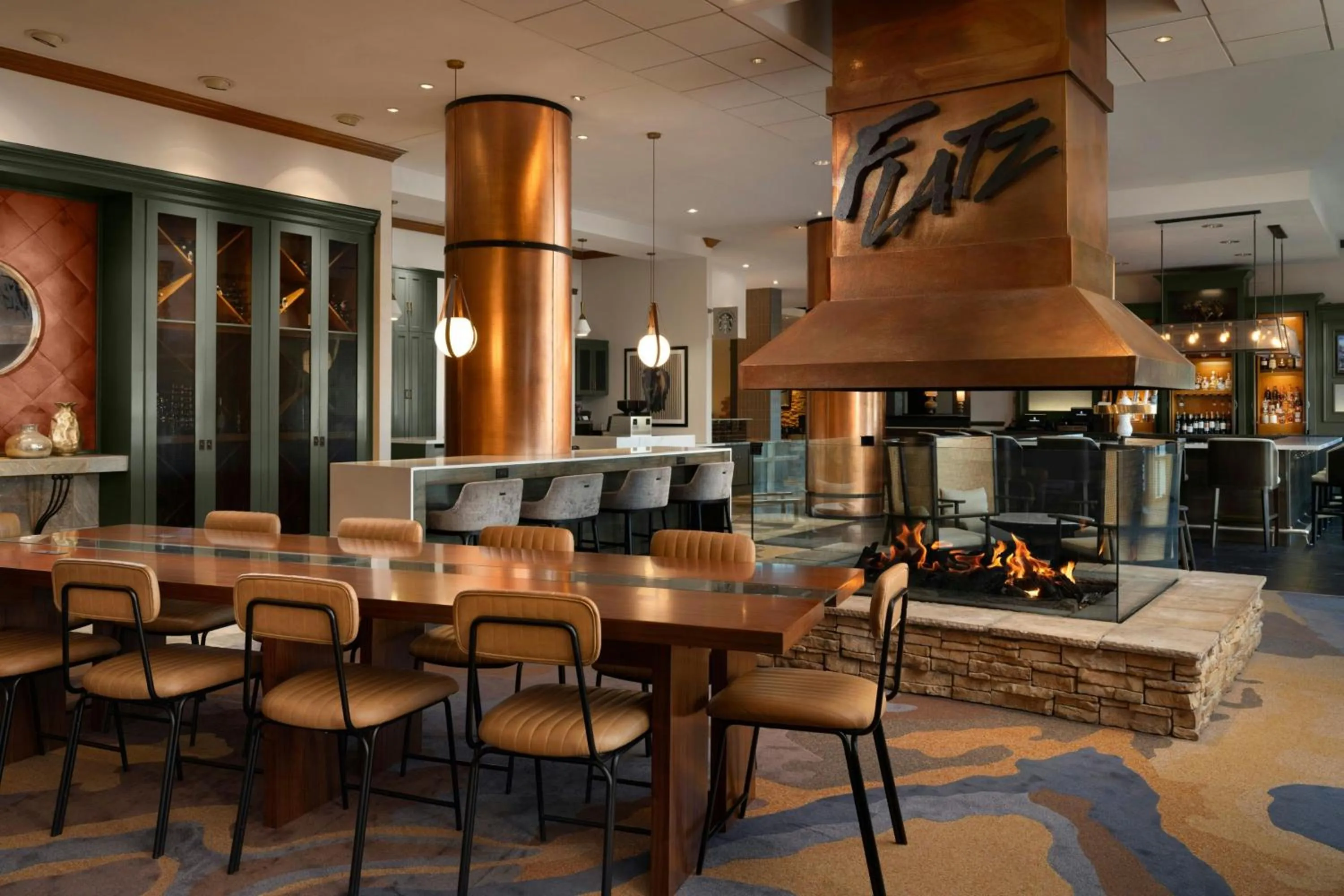 Lounge or bar in Renaissance Boulder Flatiron Hotel