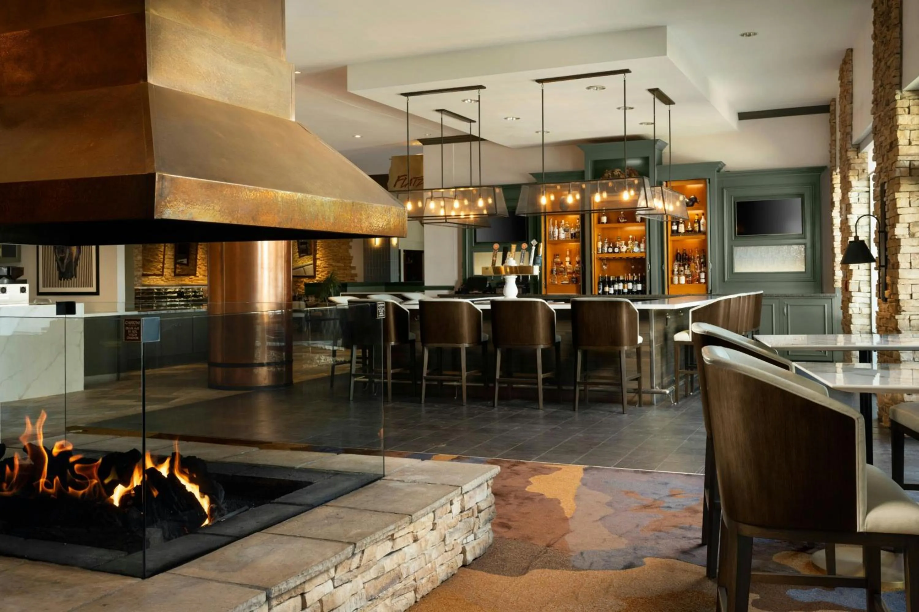 Lounge or bar in Renaissance Boulder Flatiron Hotel