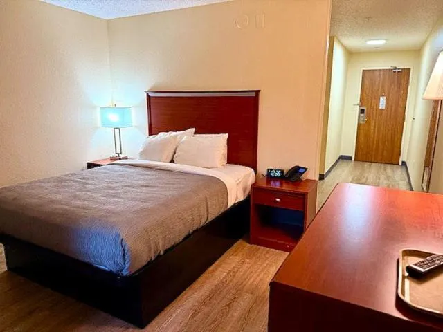 Bed in Quality Inn & Suites Golden - Denver West