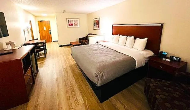 Bed in Quality Inn & Suites Golden - Denver West