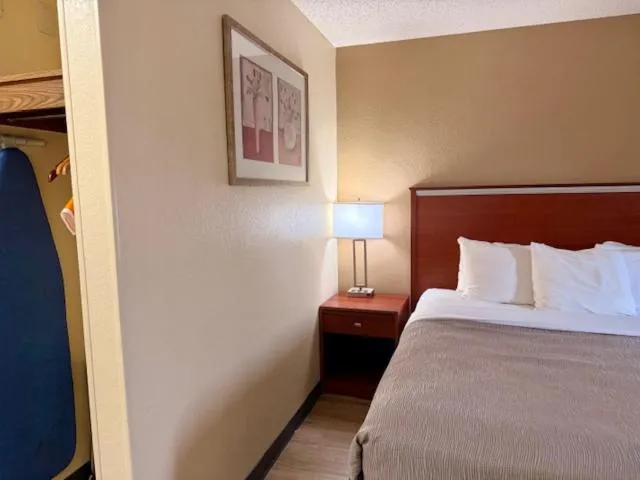 Bed in Quality Inn & Suites Golden - Denver West