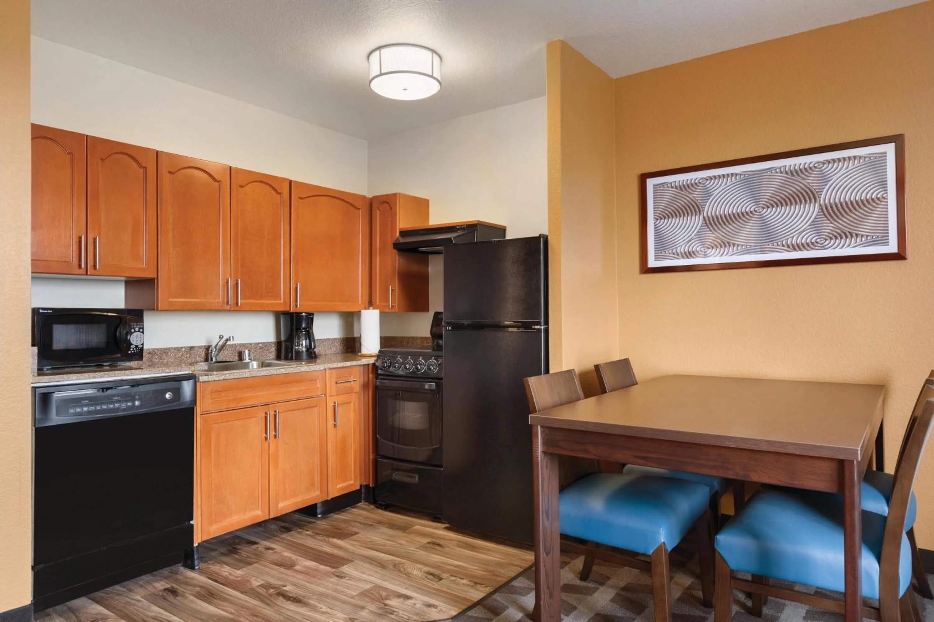 Kitchen or kitchenette in TownePlace Suites by Marriott Boulder Broomfield/Interlocken