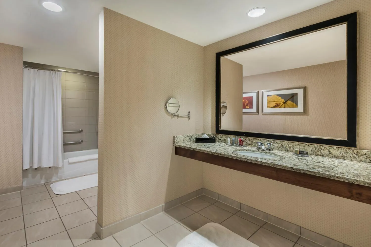 King Room with Adapted Tub - Mobility Accessible in Denver Marriott South at Park Meadows