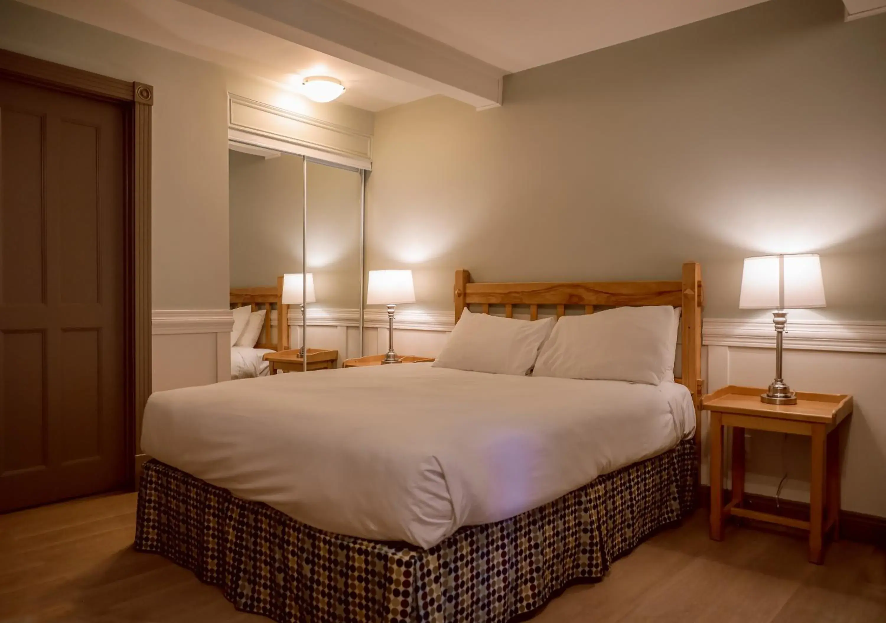 Queen Room with Pool View in Auberge Des 3 Canards Queen Room with Pool View in Auberge Des 3 Canards