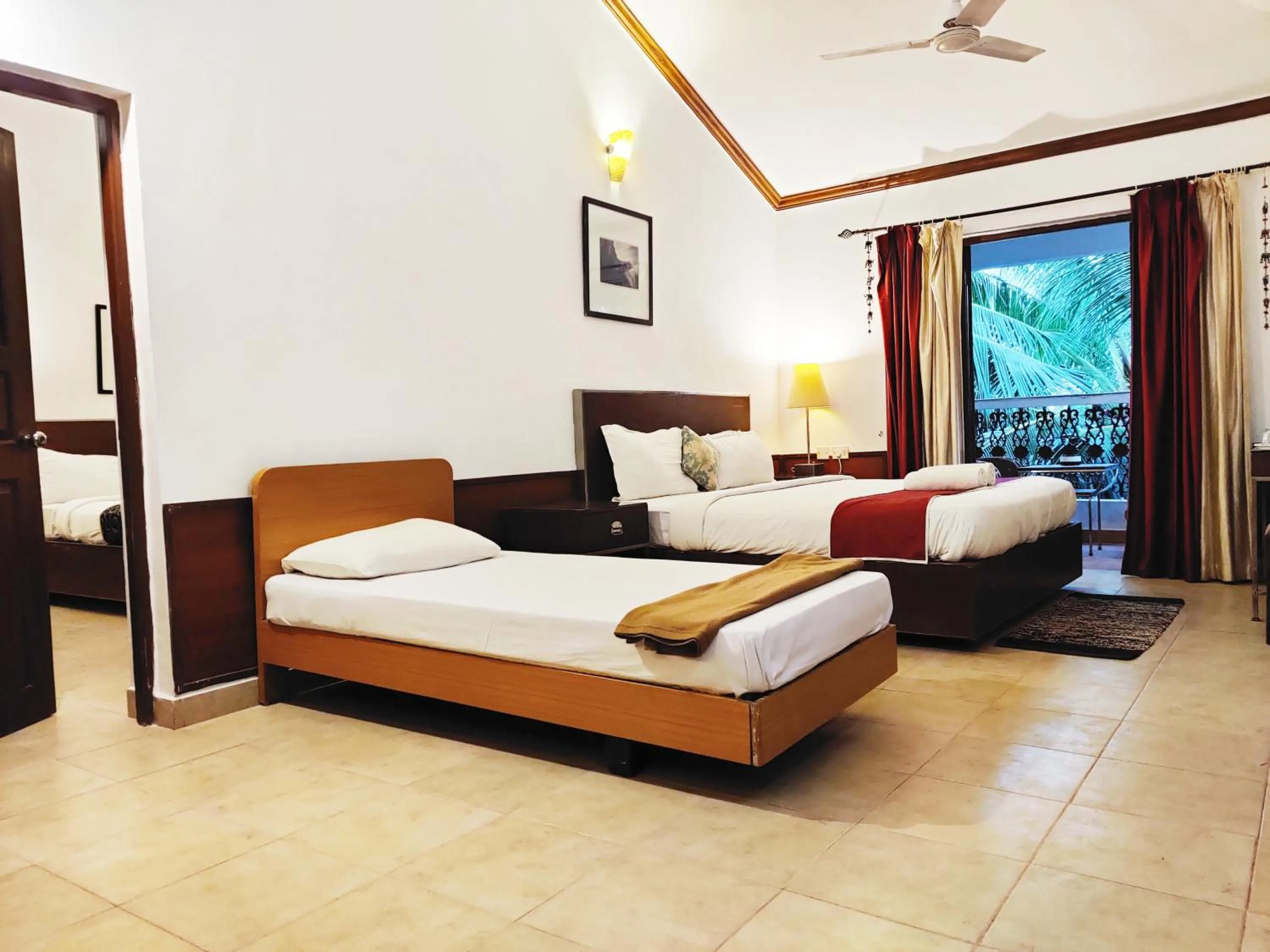 Bed in The Camelot Beach Resort - Baga