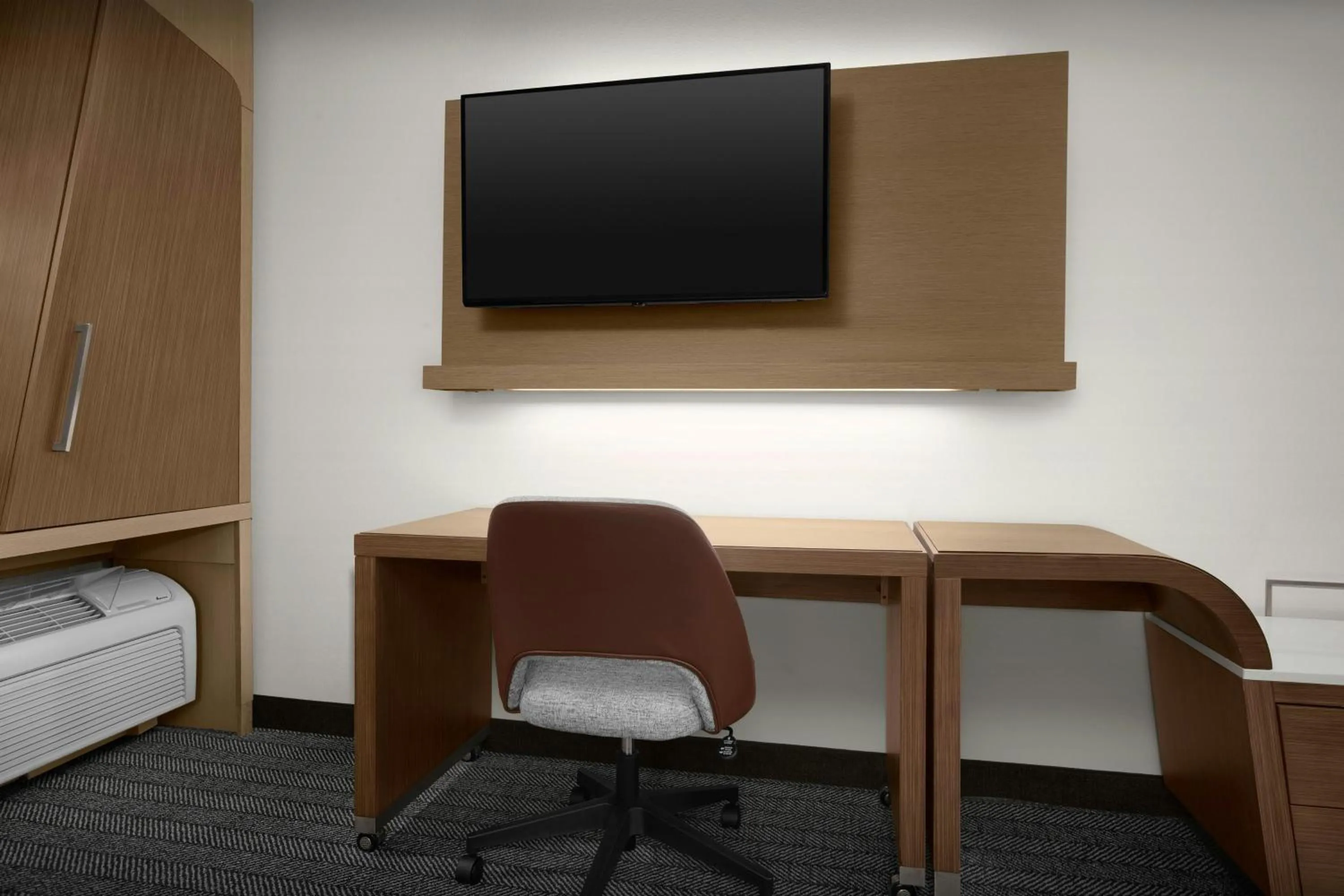 Photo of the whole room in Courtyard by Marriott Dallas DFW Airport North/Irving