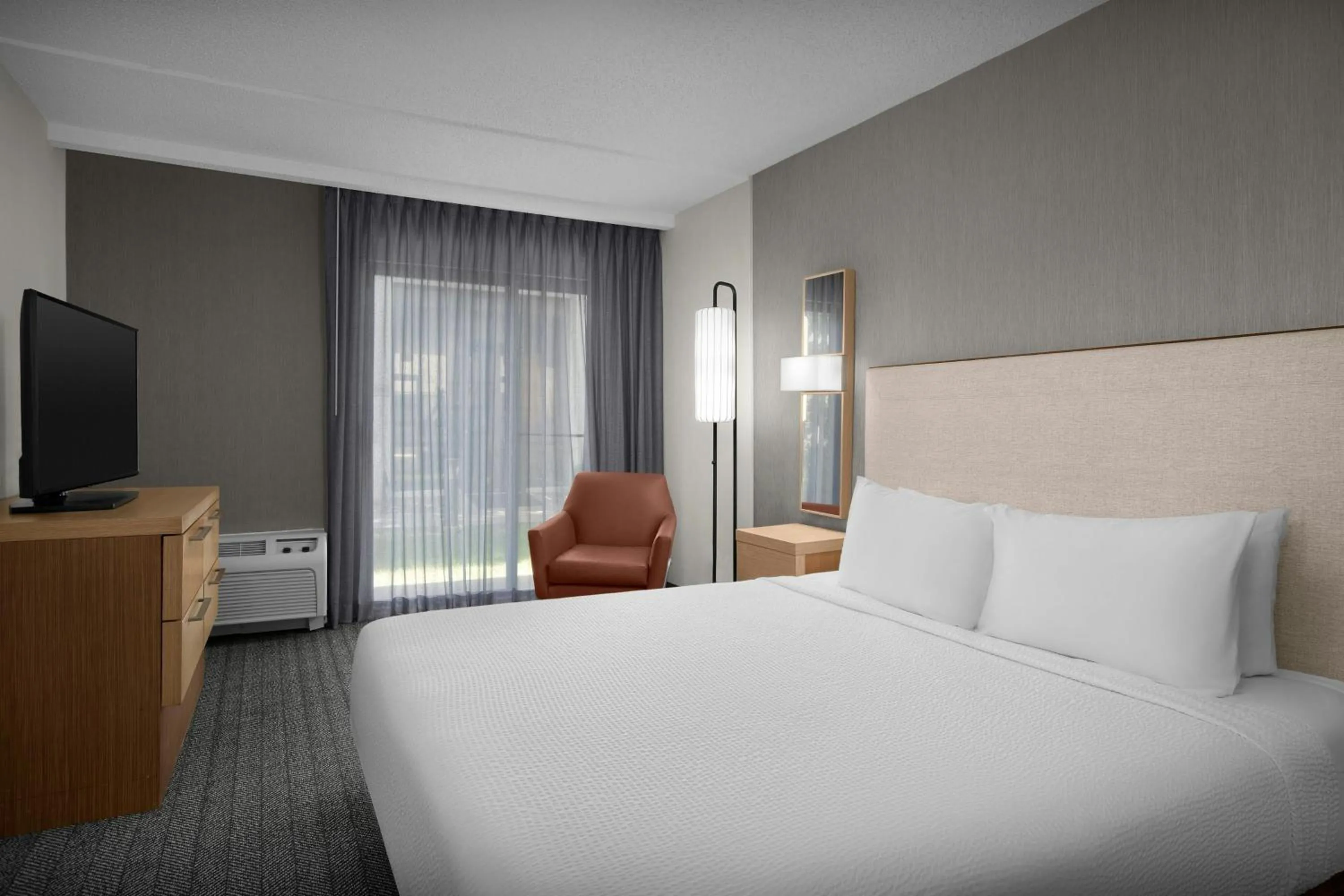 Bedroom, Bed in Courtyard by Marriott Dallas DFW Airport North/Irving