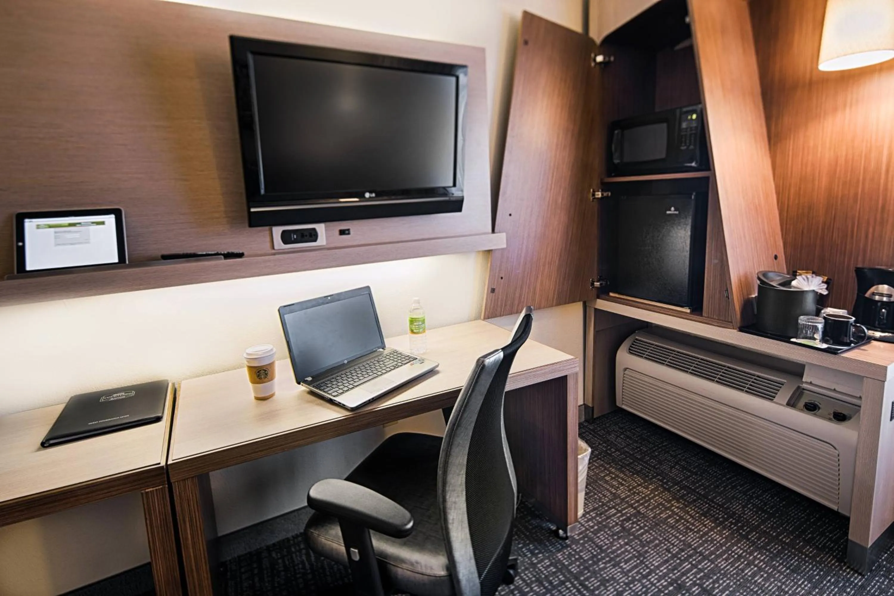 Double Room with Two Double Beds in Courtyard by Marriott Dallas DFW Airport North/Irving