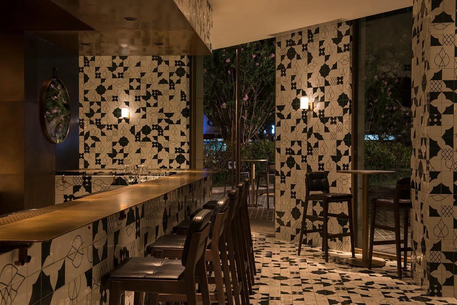 Lounge or bar in The Sukhothai Shanghai