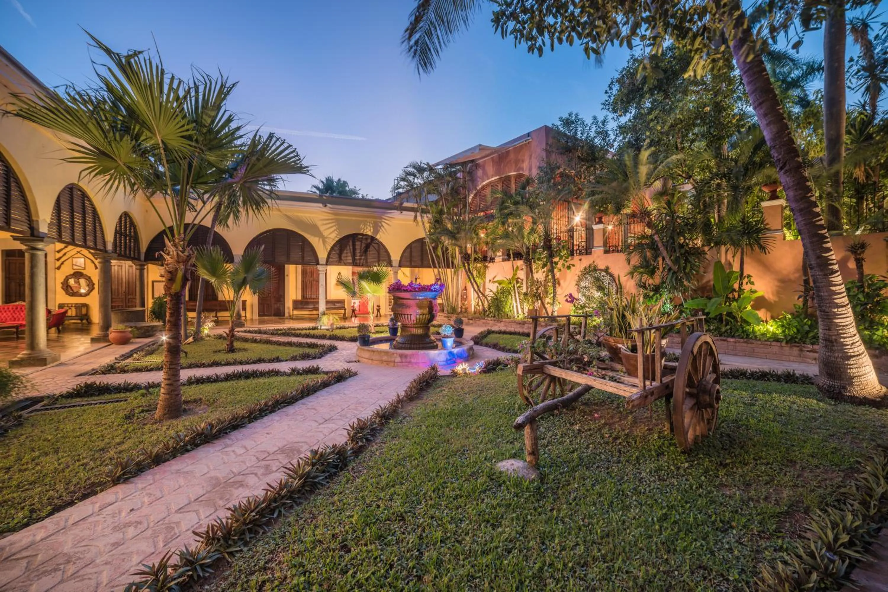 Patio in Hotel Posada del Hidalgo - Balderrama Hotel Collection