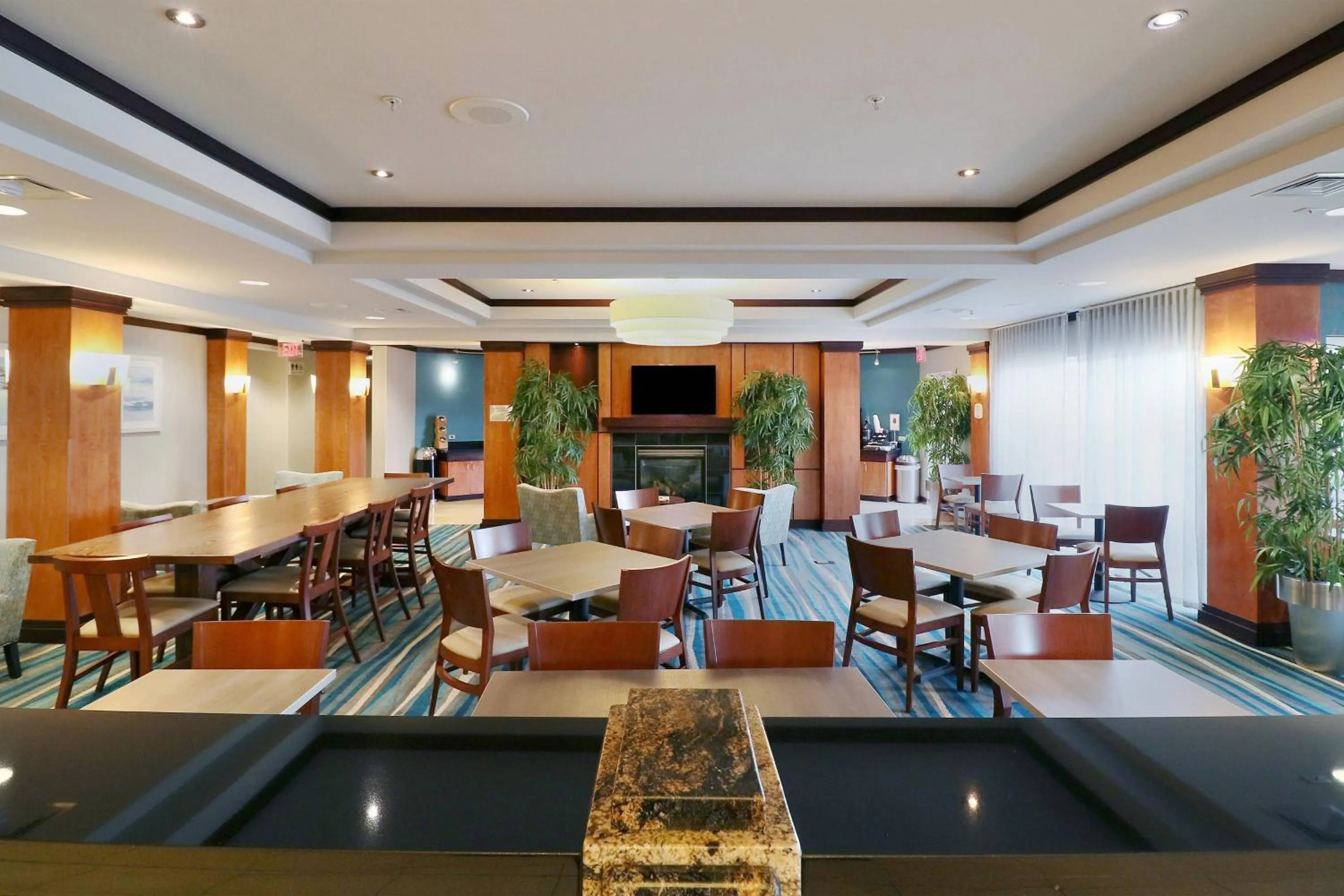 Restaurant/places to eat in Fairfield Inn & Suites Des Moines Airport