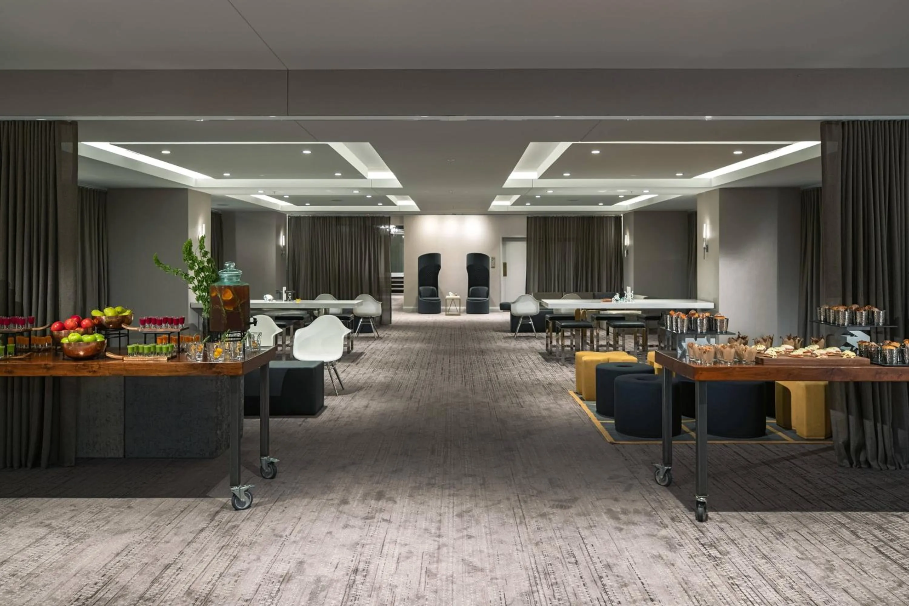 Meeting/conference room in Renaissance Des Moines Savery Hotel