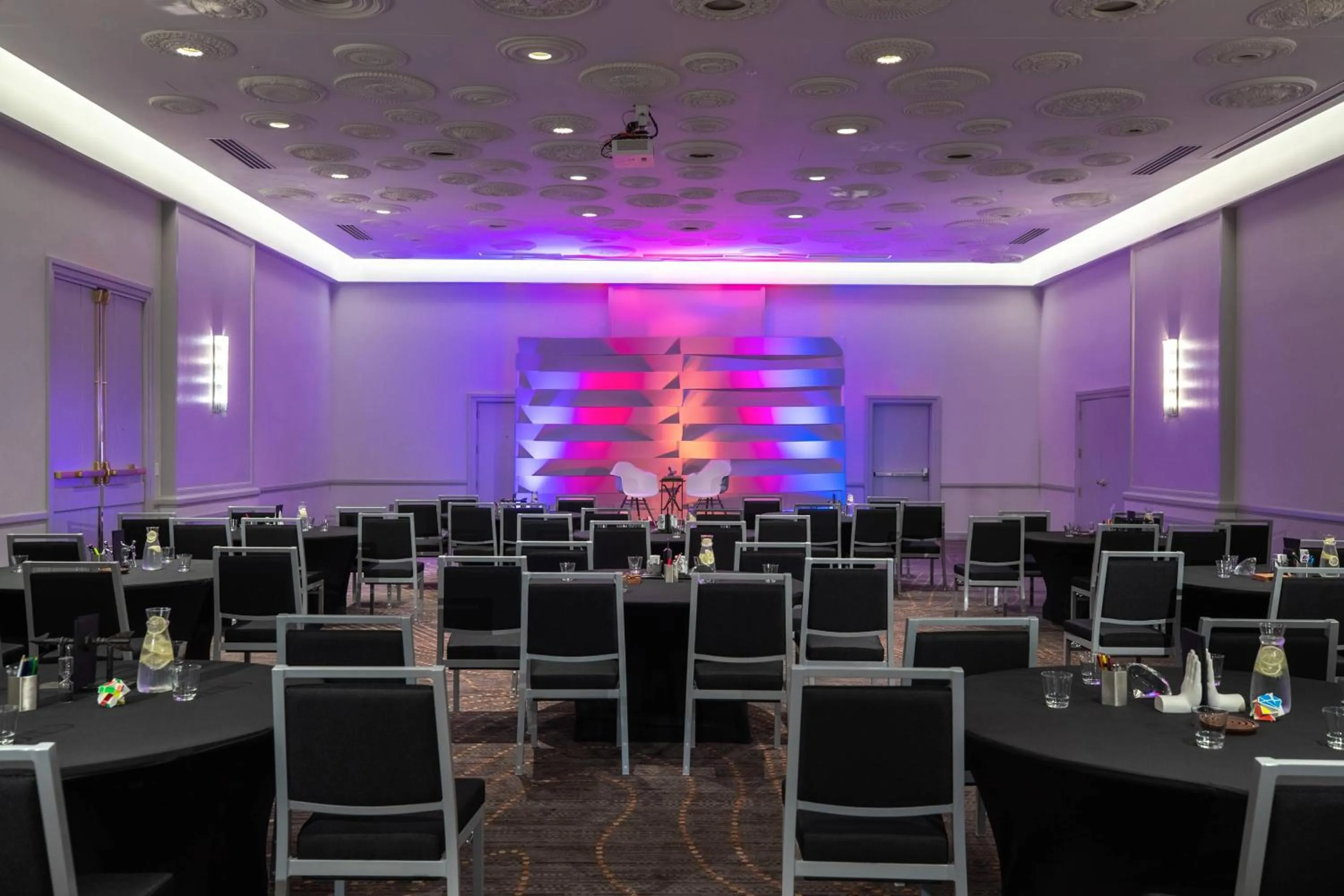 Meeting/conference room in Renaissance Des Moines Savery Hotel