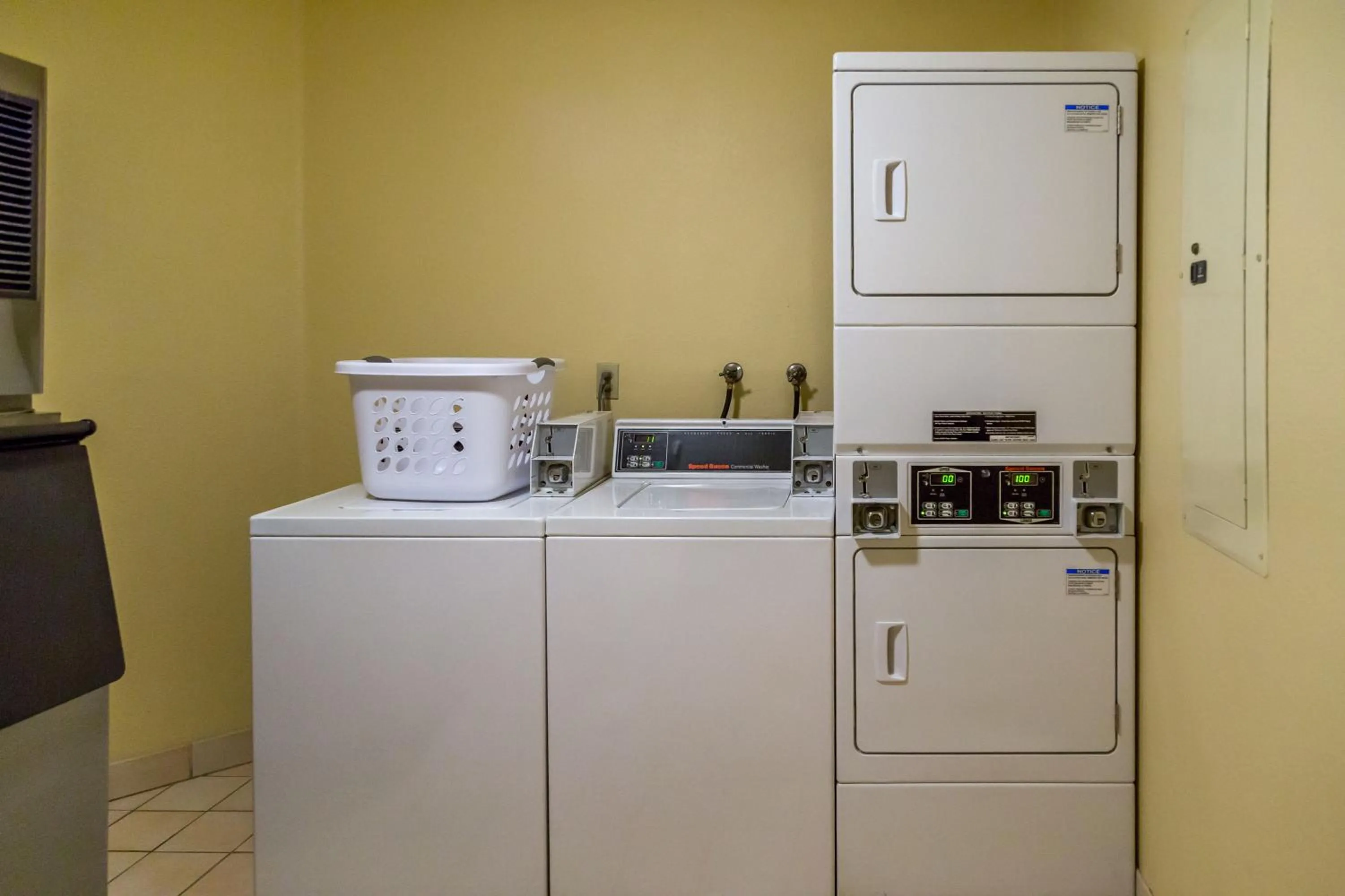 Area and facilities in Coronado Beach Resort