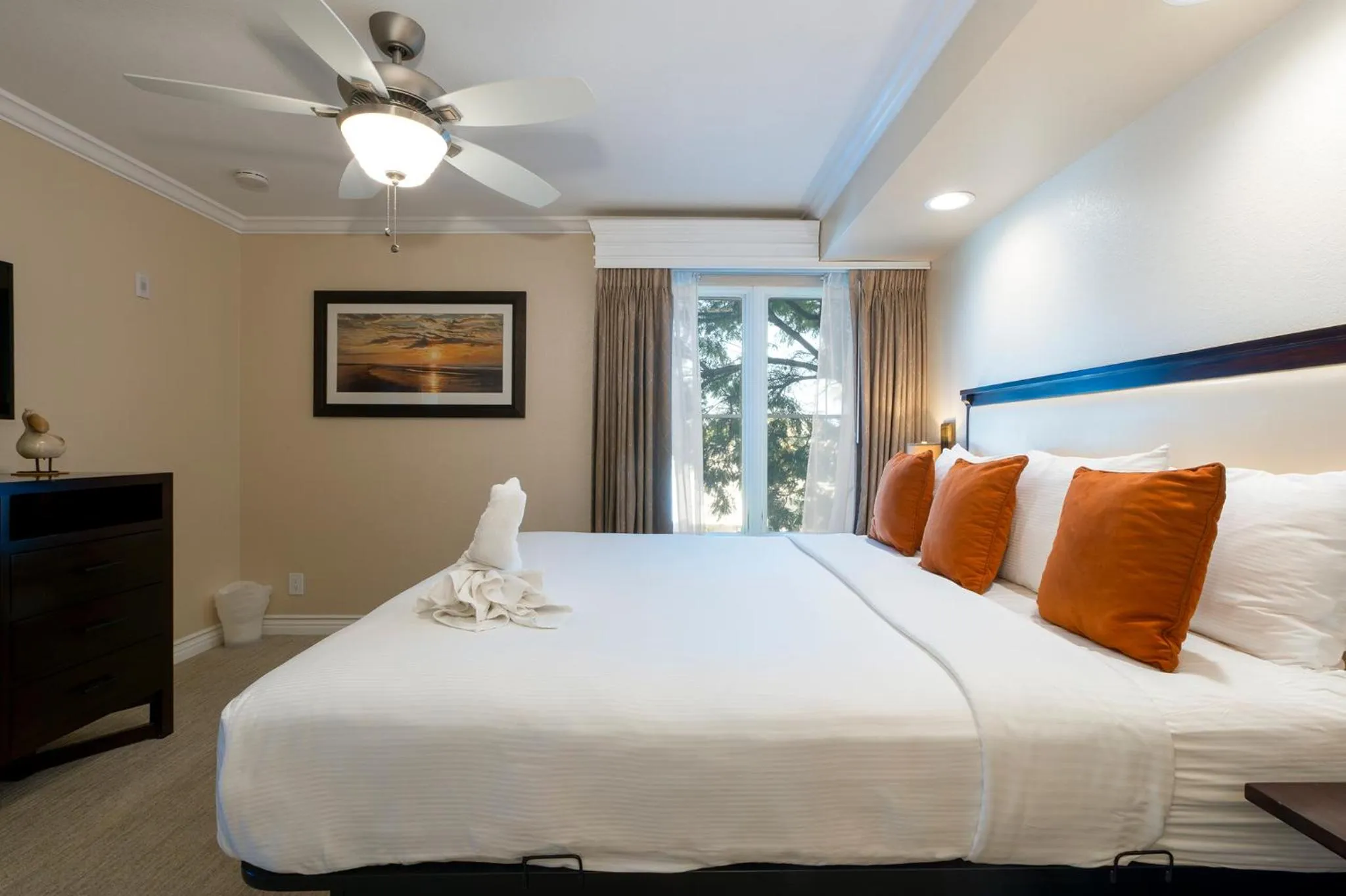 Bedroom, Bed in Coronado Beach Resort