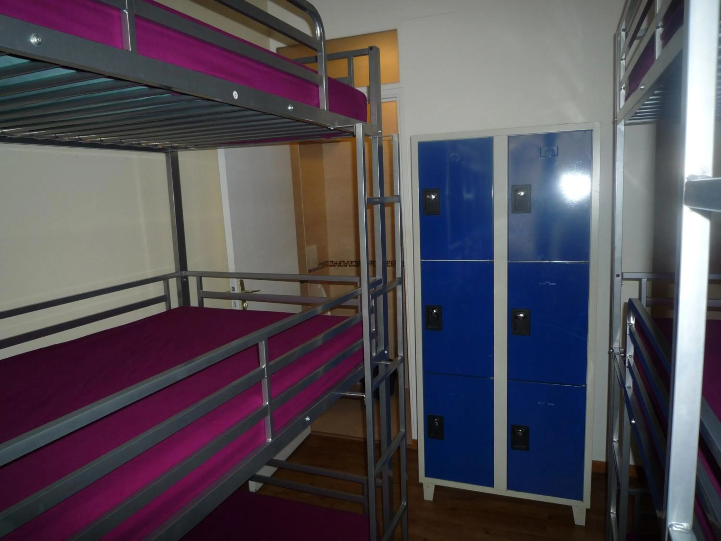 Photo of the whole room, Bed in Hôtel Lyonnais