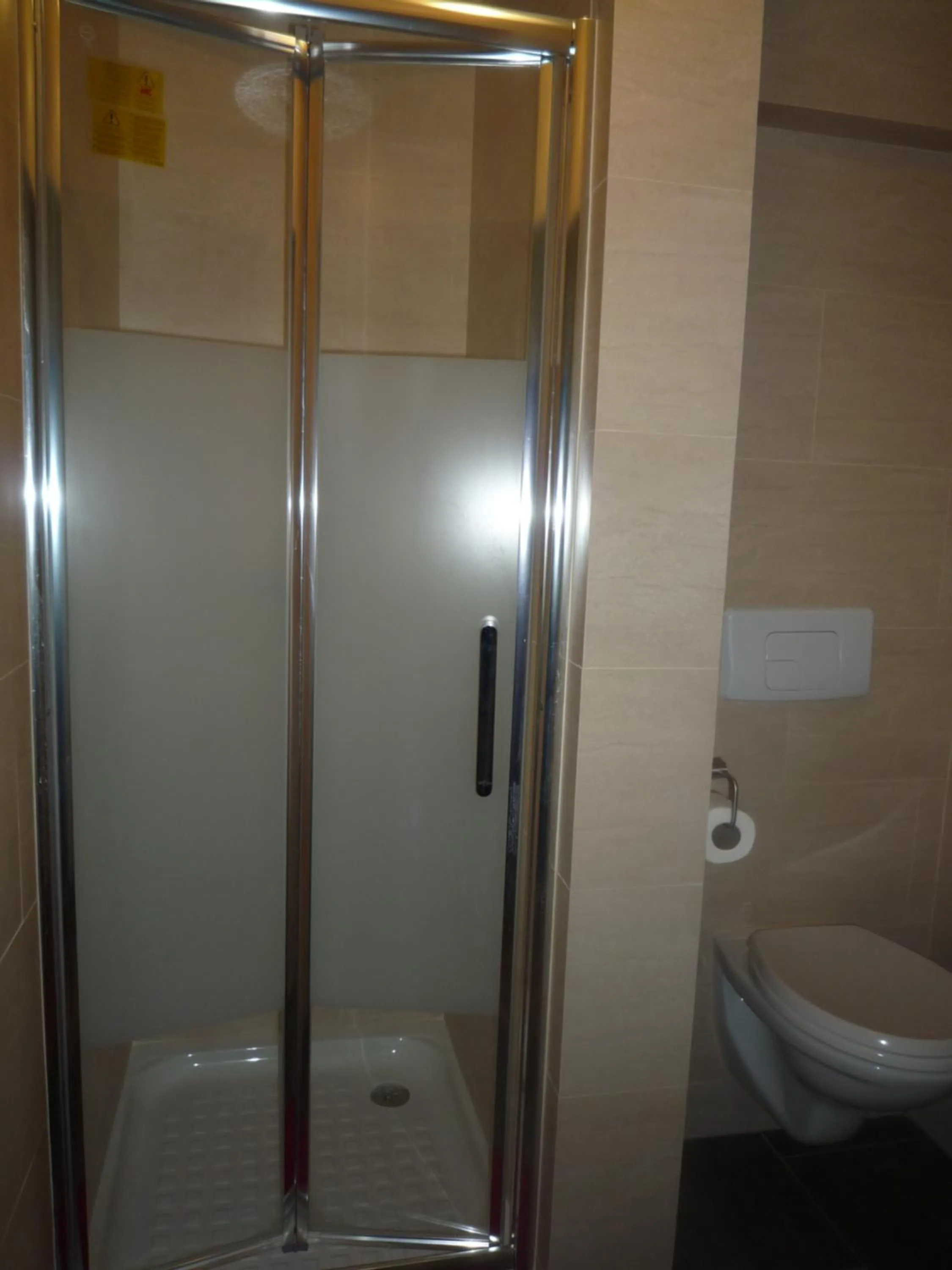 Bathroom in Hôtel Lyonnais