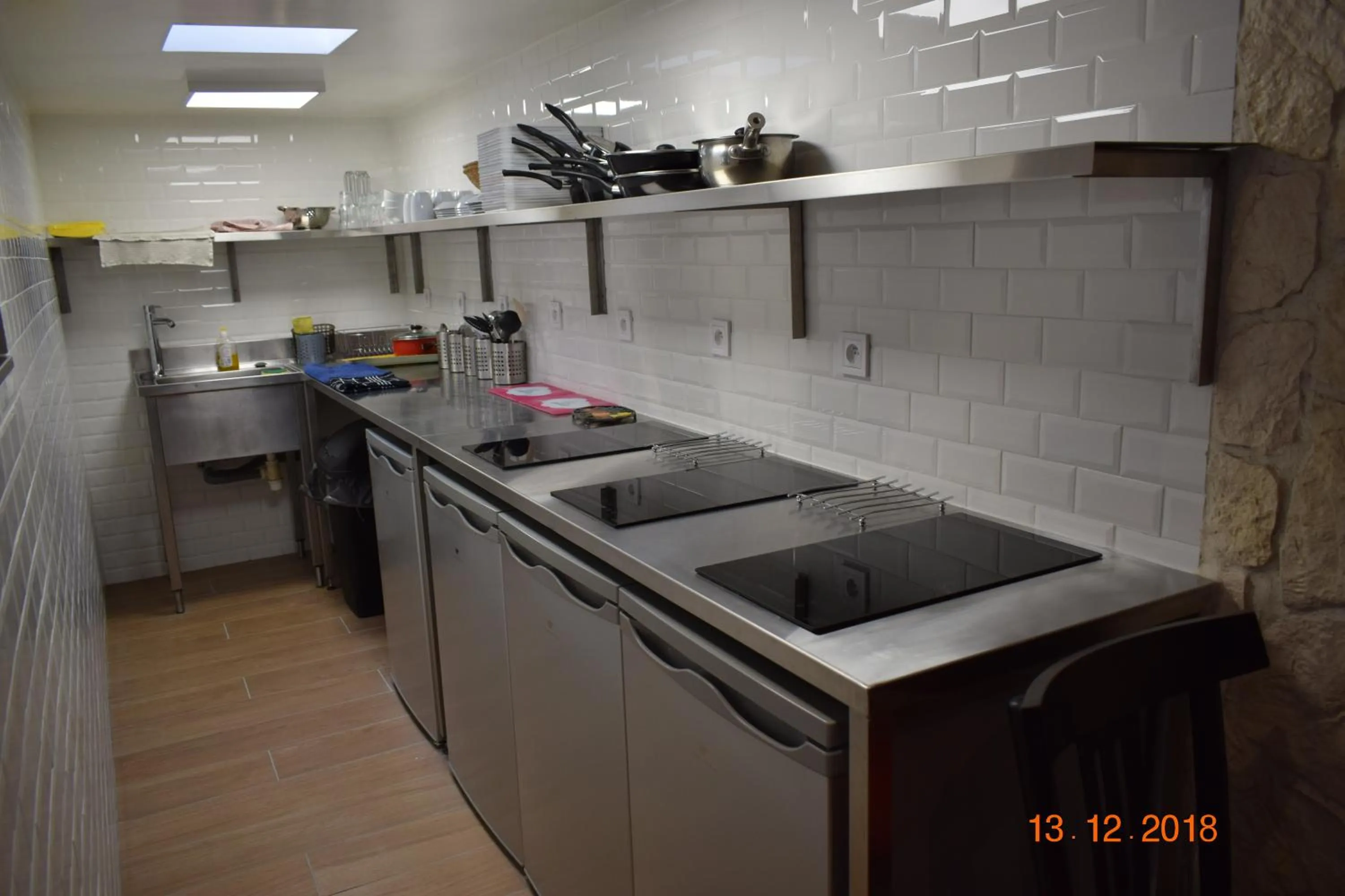 Communal kitchen in Hôtel Lyonnais