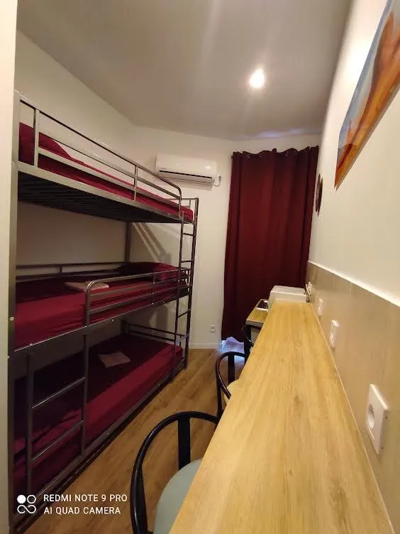 Bed in Hôtel Lyonnais