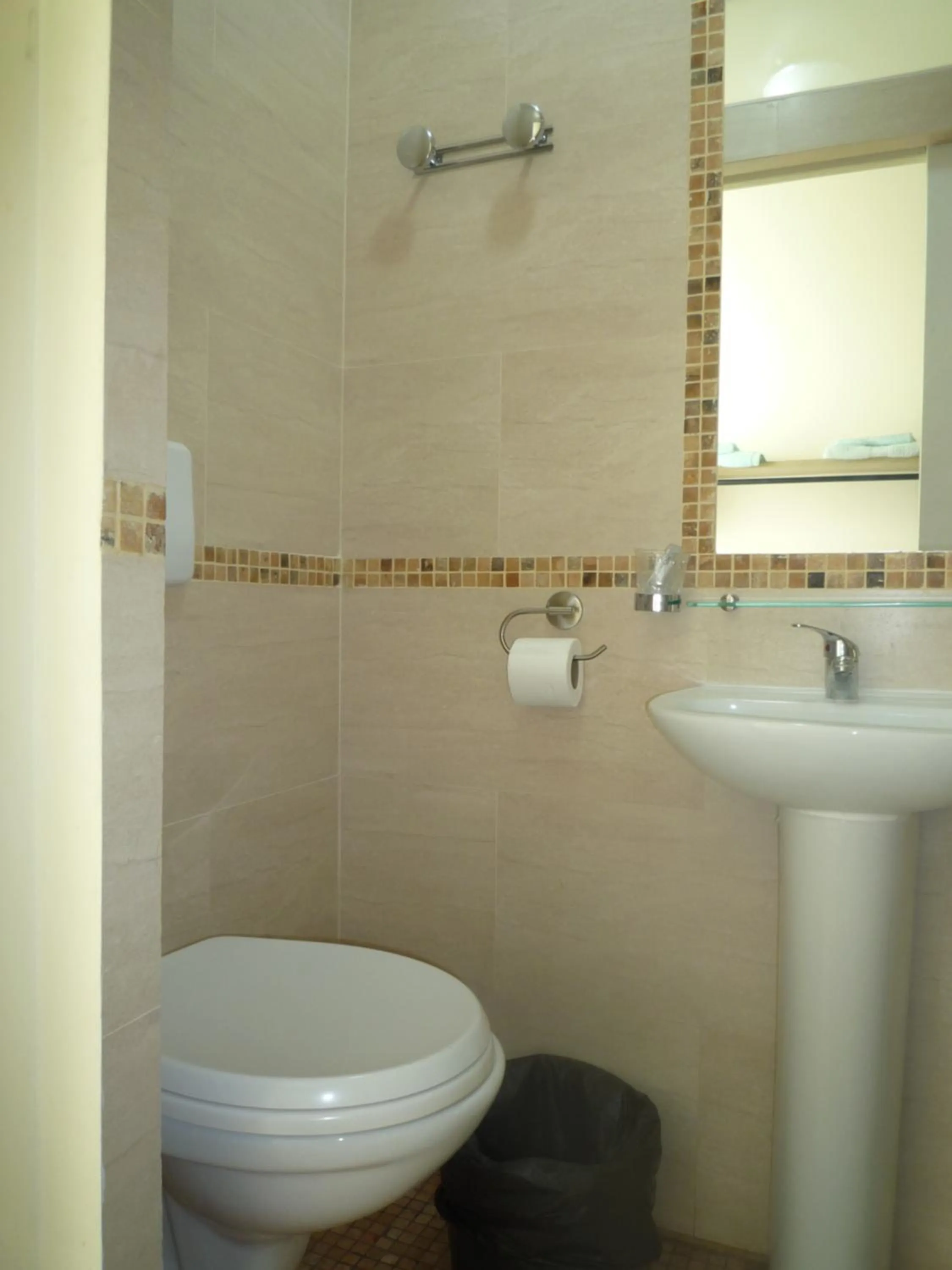 Bathroom in Hôtel Lyonnais