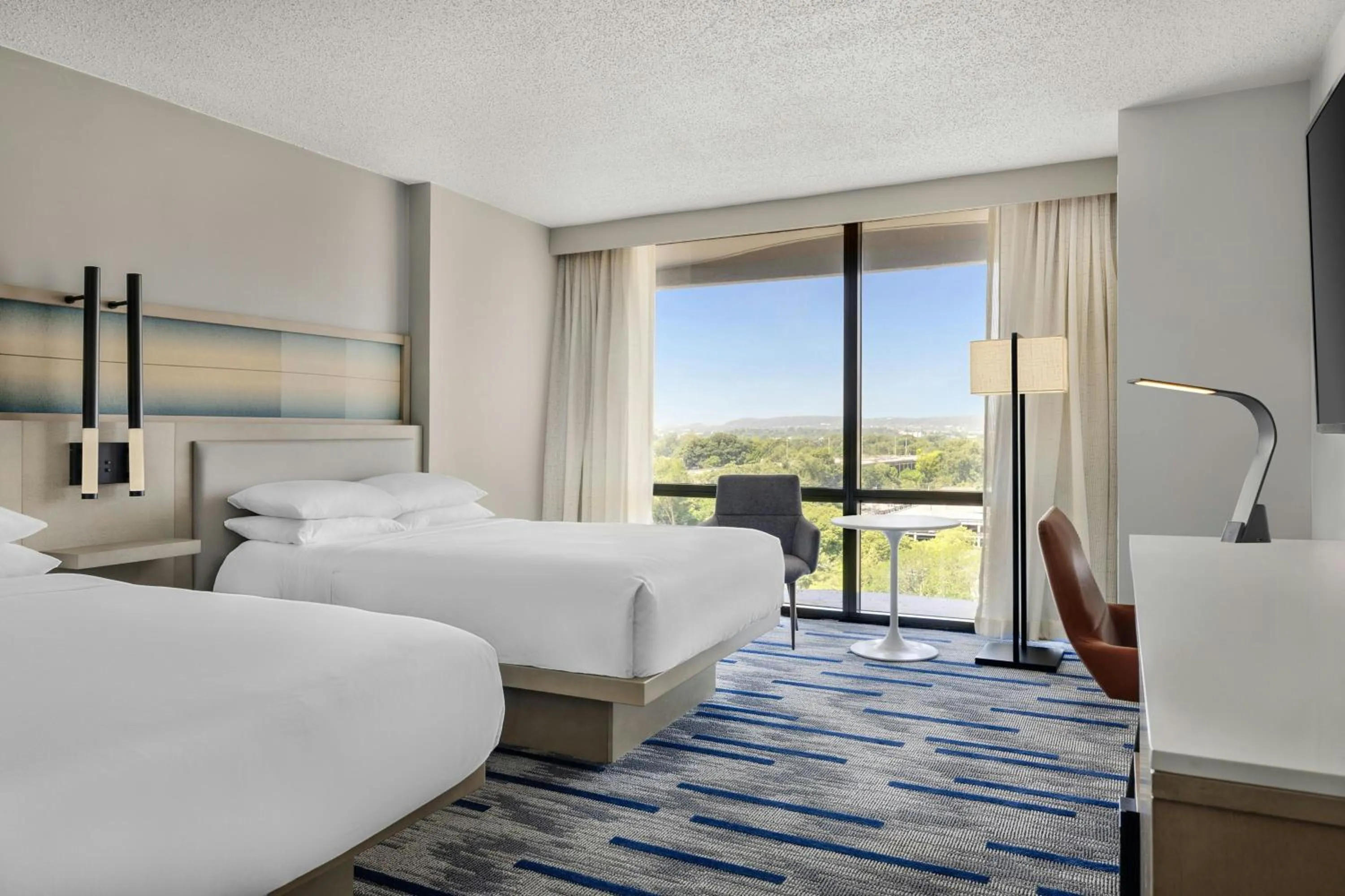 Photo of the whole room, Bed in Marriott Saddle Brook