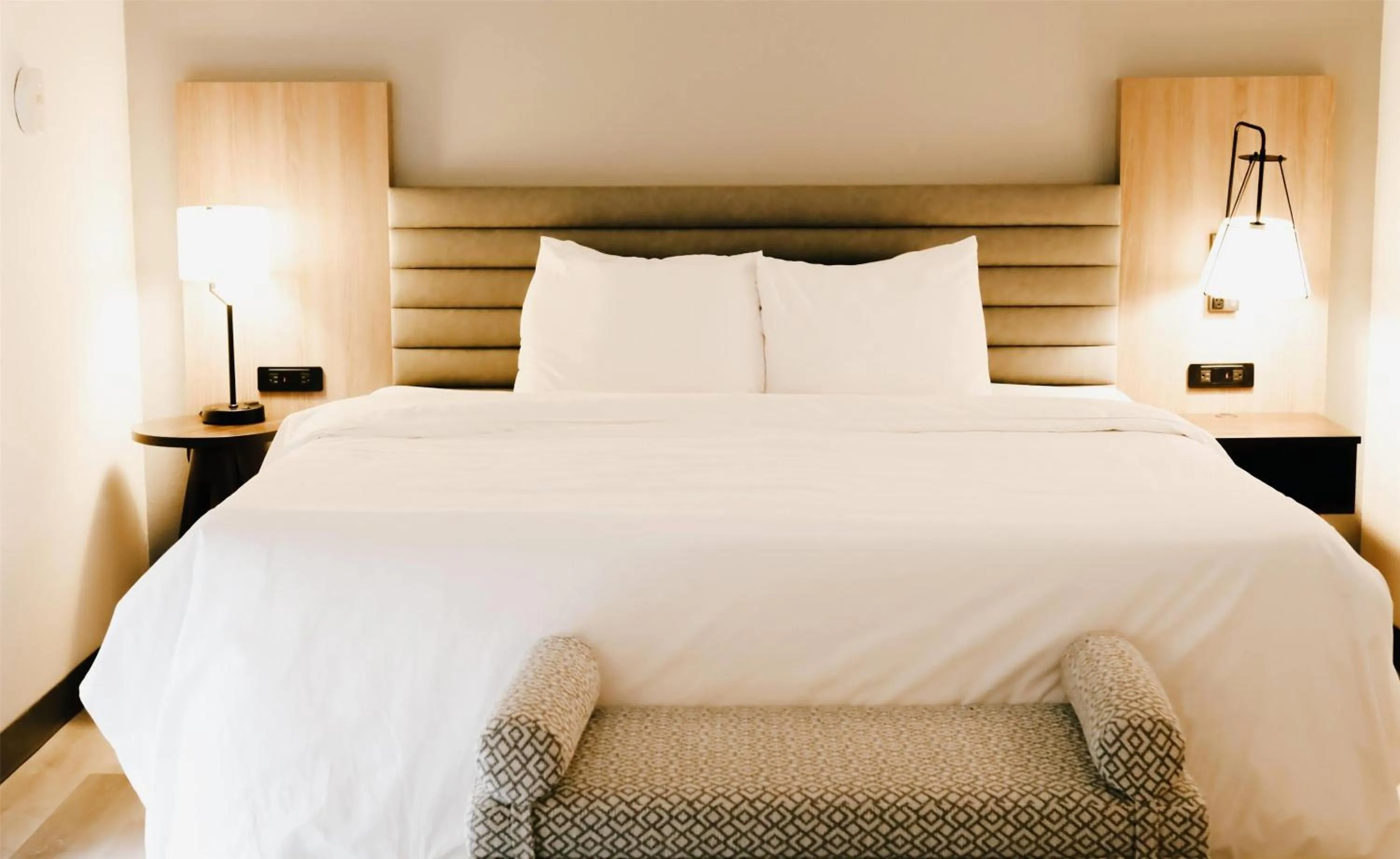 Photo of the whole room, Bed in Hawthorn Suites by Wyndham Tinton Falls