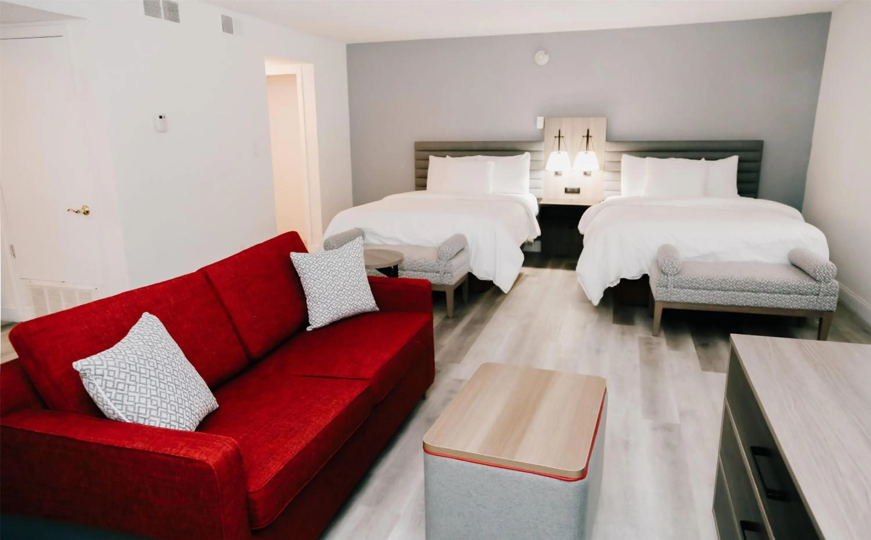 Photo of the whole room, Bed in Hawthorn Suites by Wyndham Tinton Falls