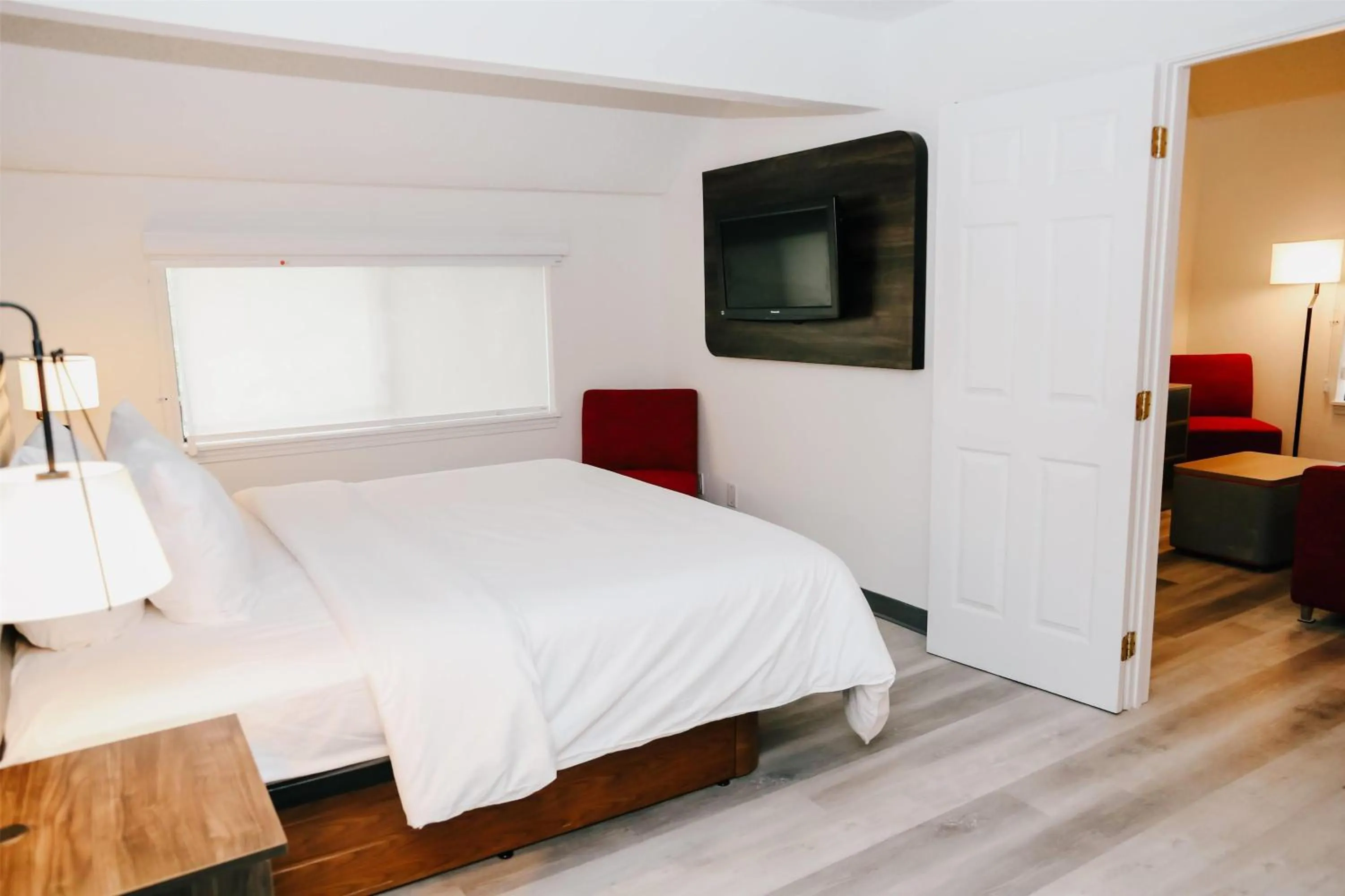 Photo of the whole room, Bed in Hawthorn Suites by Wyndham Tinton Falls