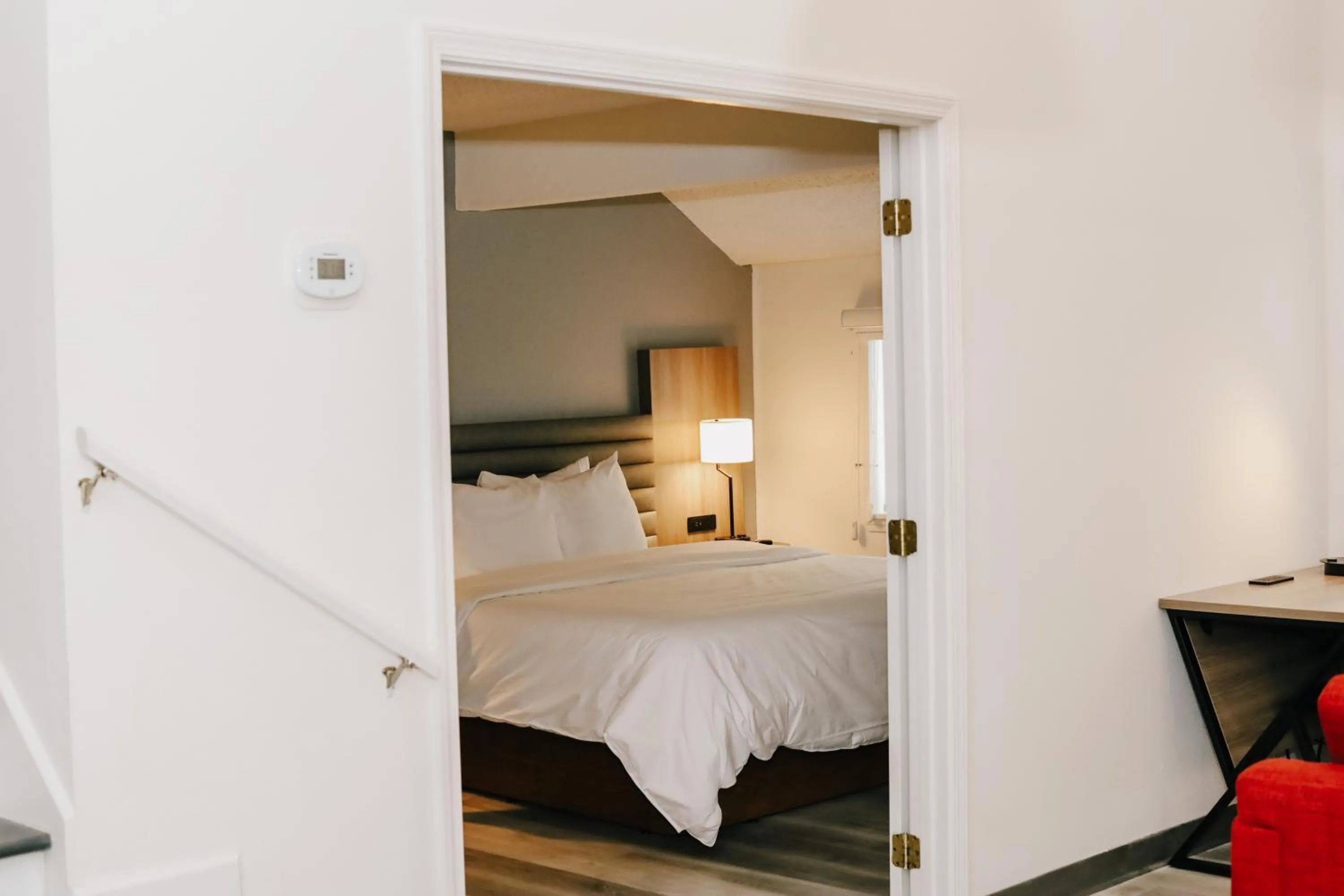 Bedroom, Bed in Hawthorn Suites by Wyndham Tinton Falls