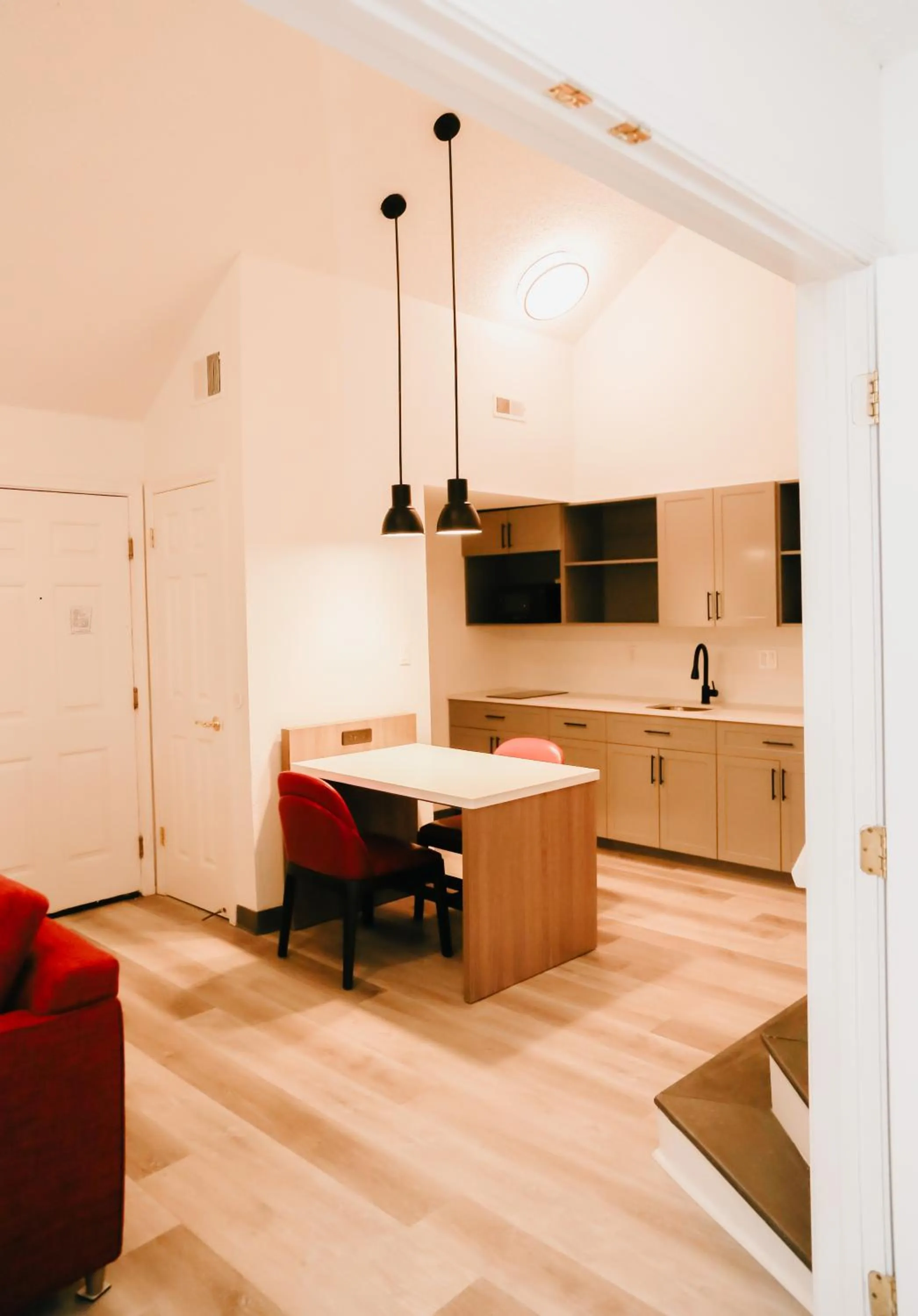 Kitchen or kitchenette in Hawthorn Suites by Wyndham Tinton Falls