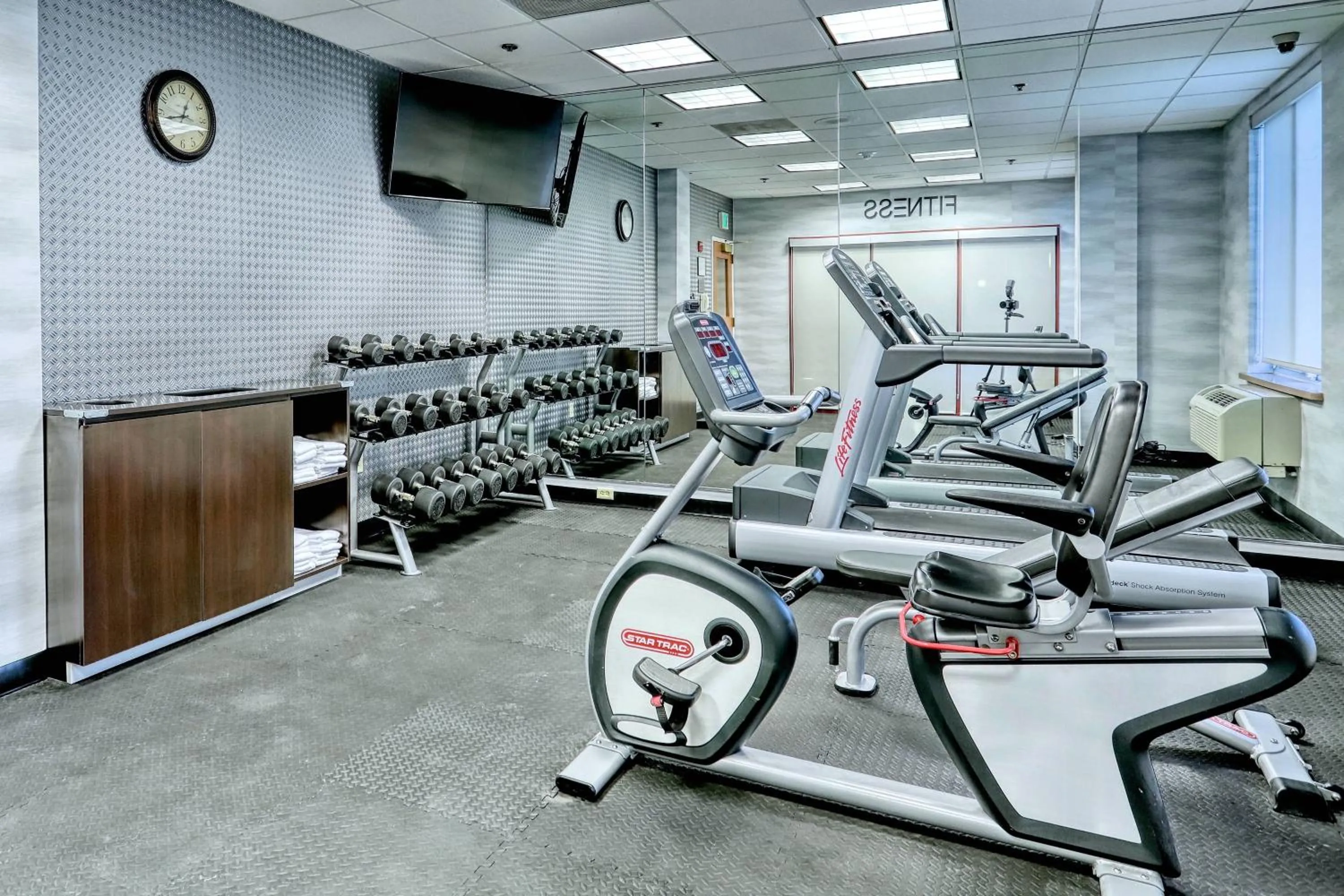 Fitness centre/facilities in Fairfield Inn & Suites Woodbridge