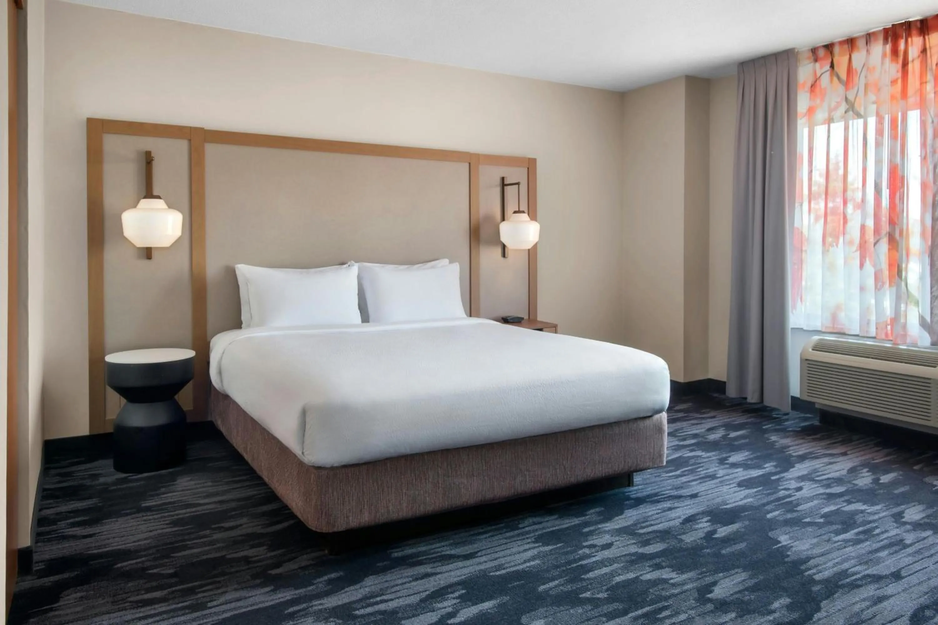 Photo of the whole room, Bed in Fairfield Inn & Suites Woodbridge