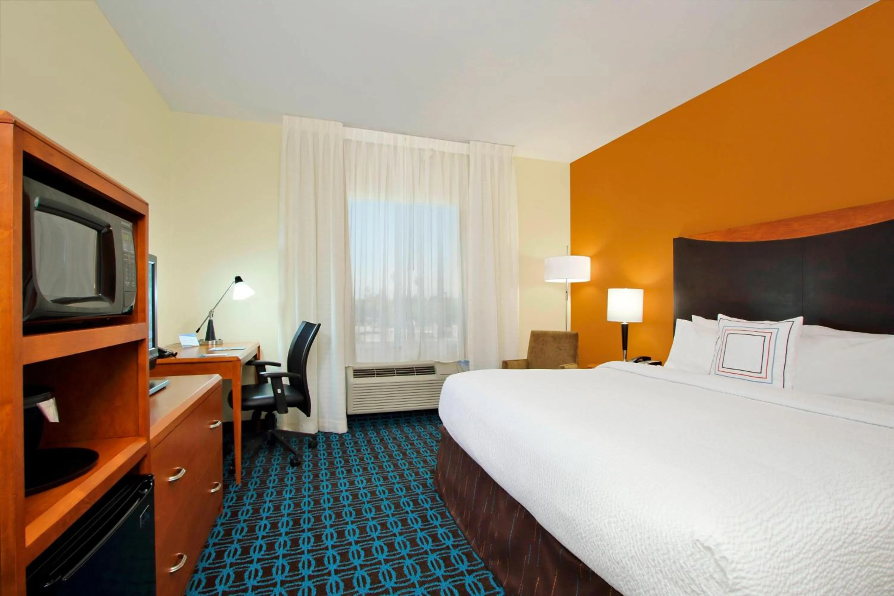 Photo of the whole room, Bed in Fairfield Inn & Suites Fresno Clovis