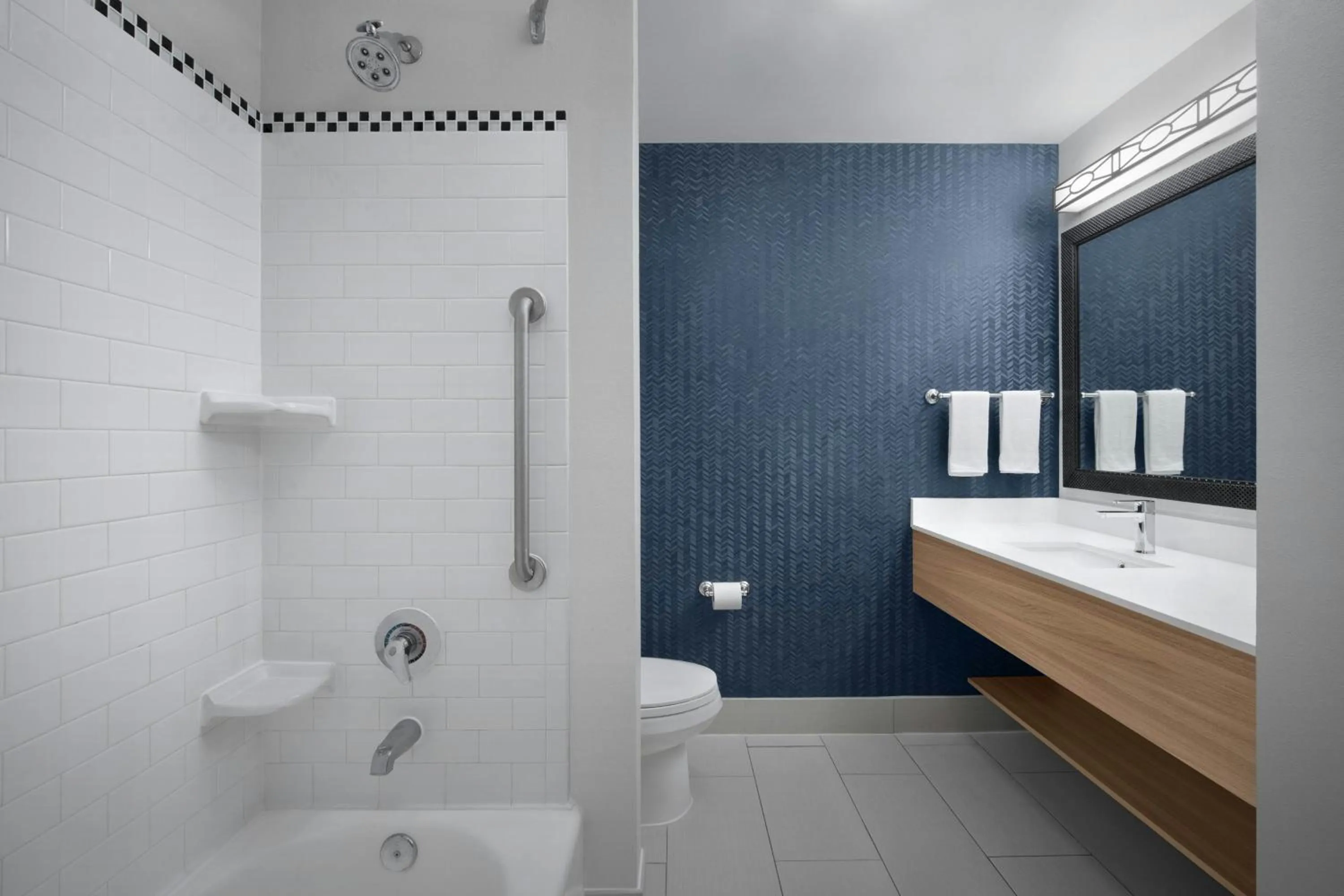 Bathroom in Fairfield Inn & Suites Fort Lauderdale Airport & Cruise Port