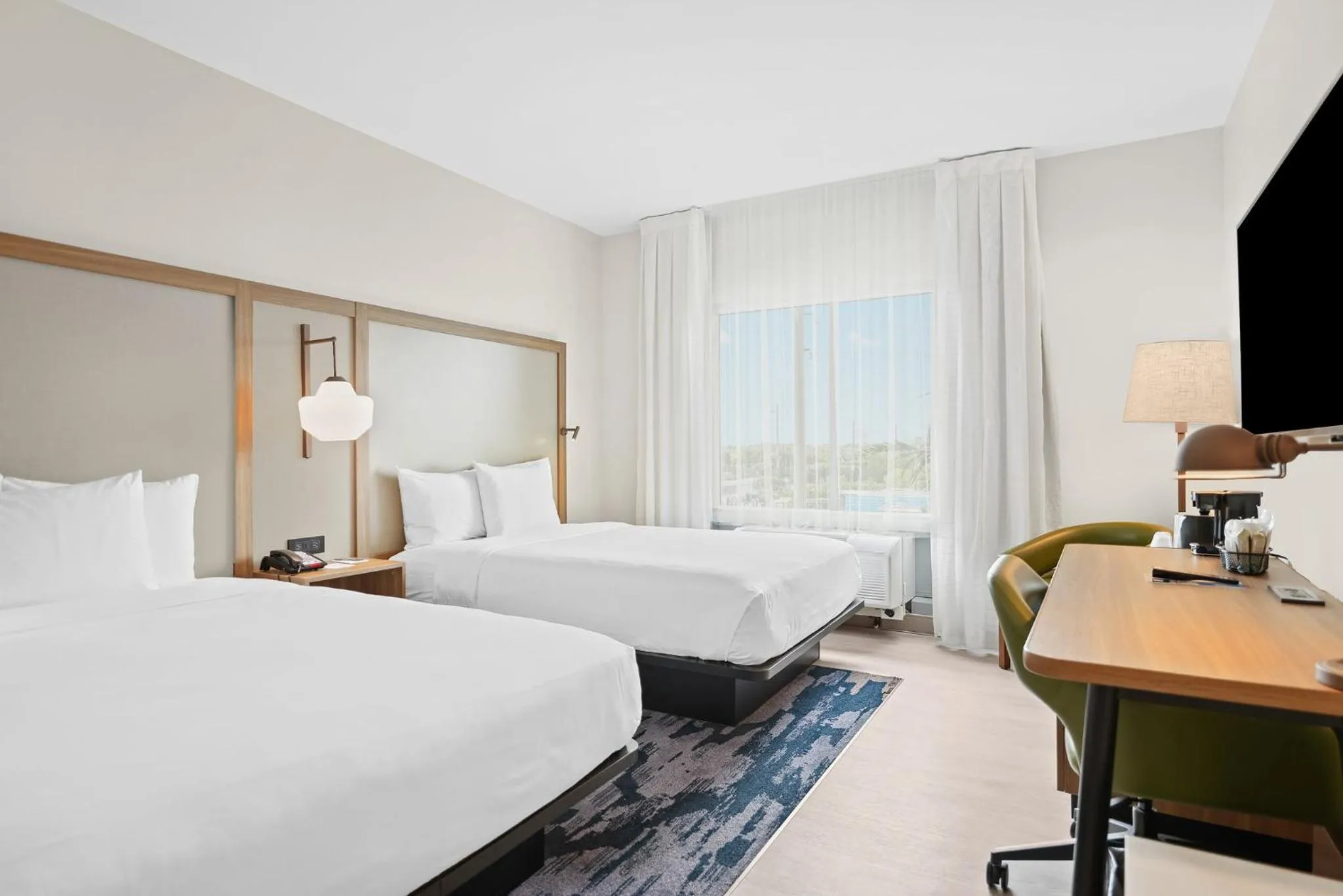 TV and multimedia, Bed in Fairfield Inn & Suites Fort Lauderdale Airport & Cruise Port