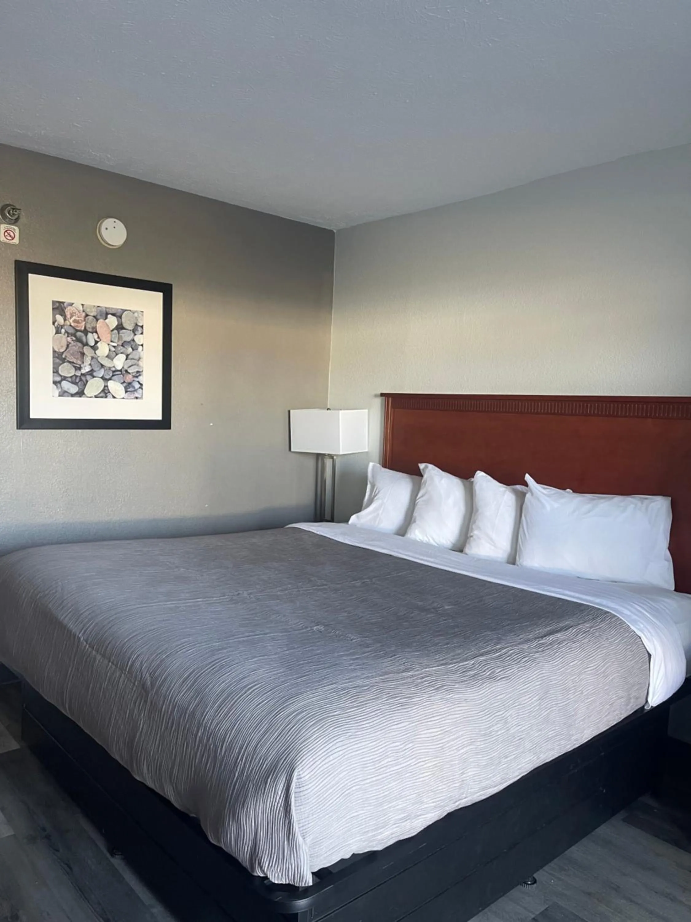 Photo of the whole room, Bed in Quality Inn Fayetteville near Fort Bragg